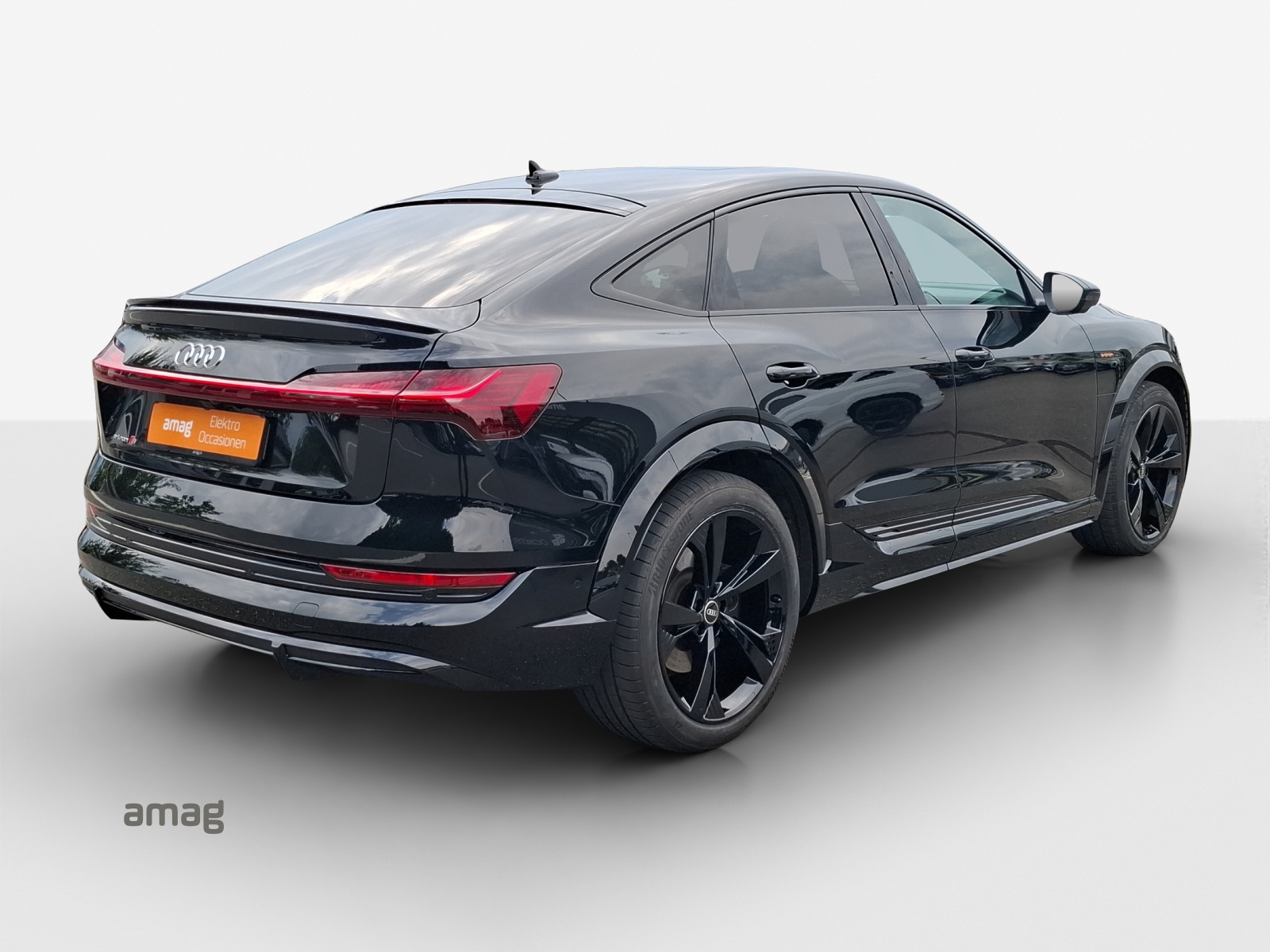 AUDI e-tron S Sportback quattro-image-5