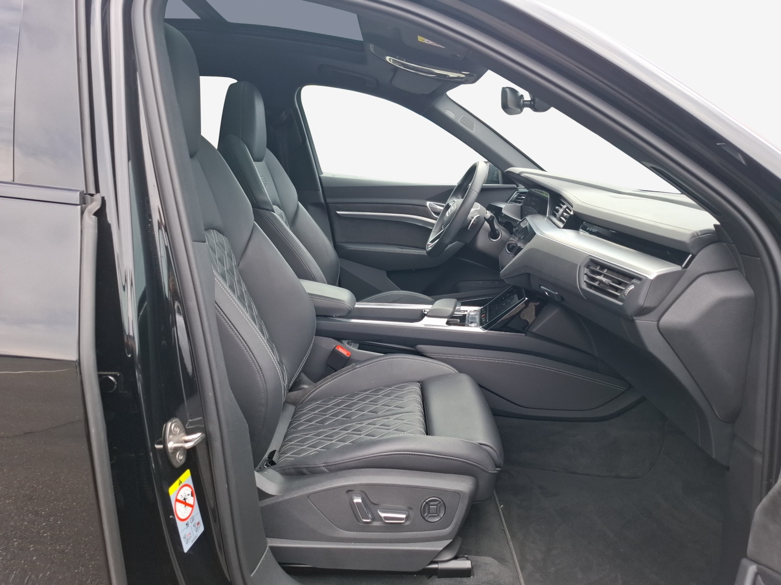 AUDI e-tron S Sportback quattro-image-14