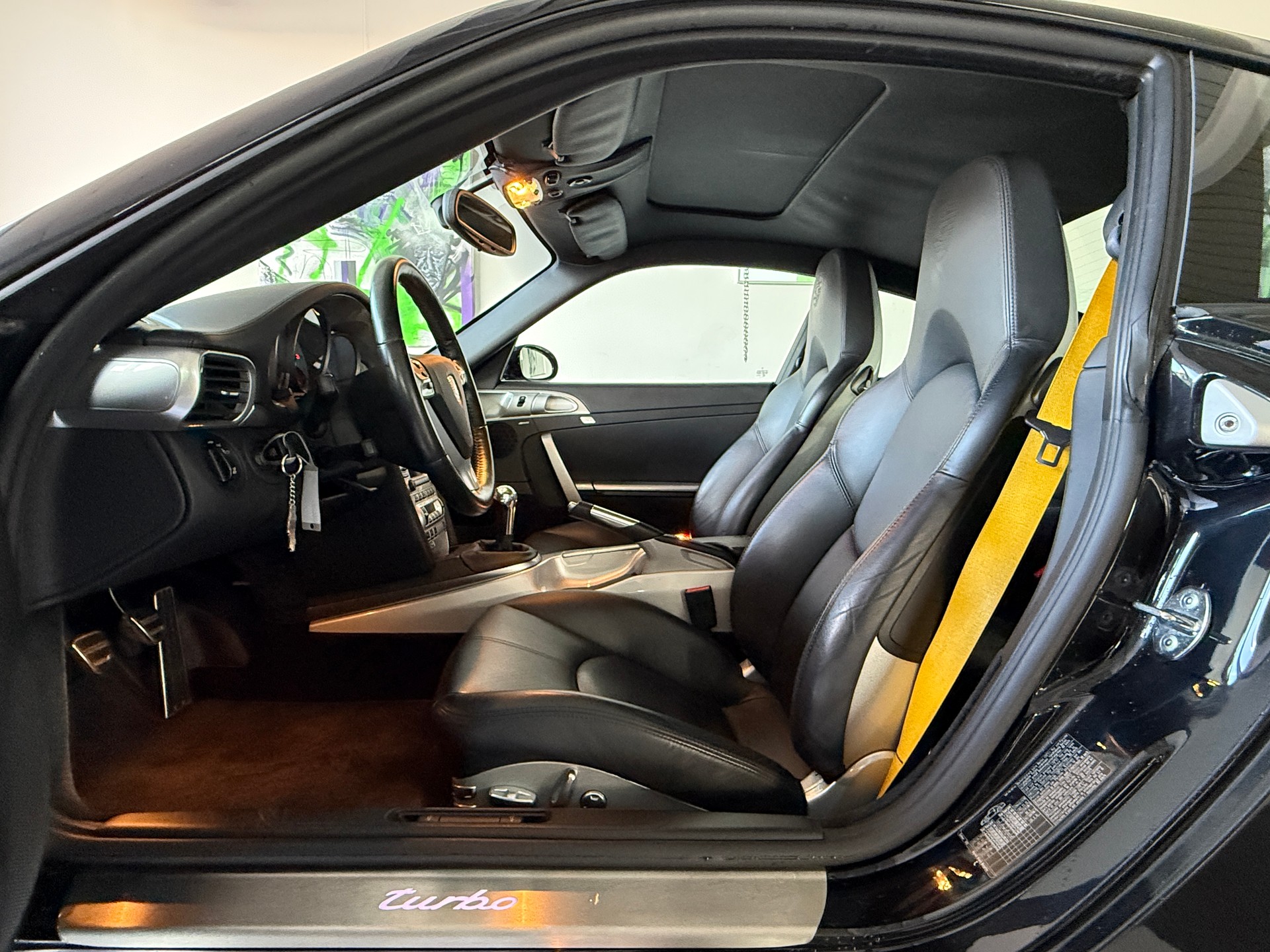 PORSCHE 911 Turbo-image-8