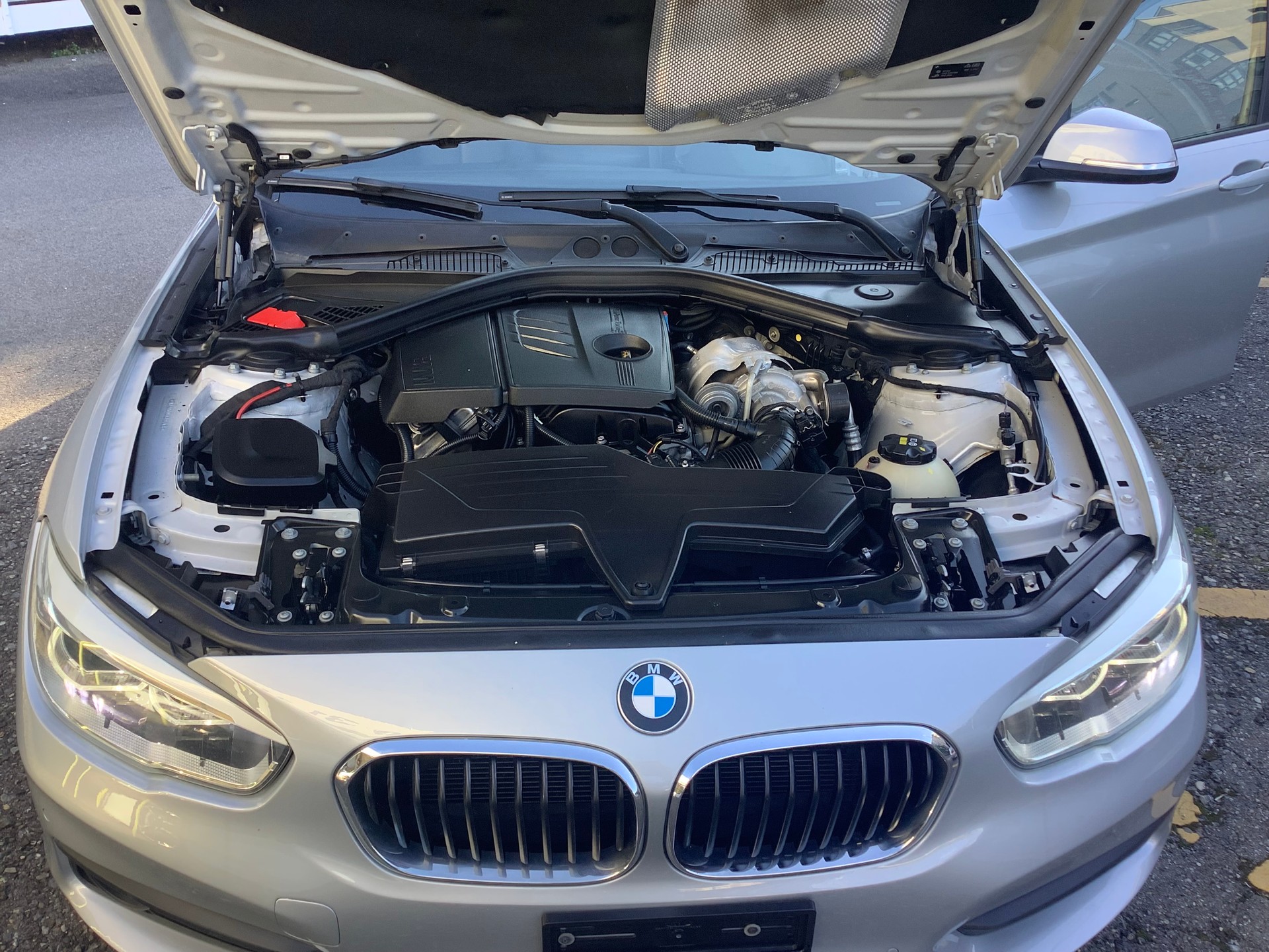 BMW 118i Sport Line Steptronic-image-9