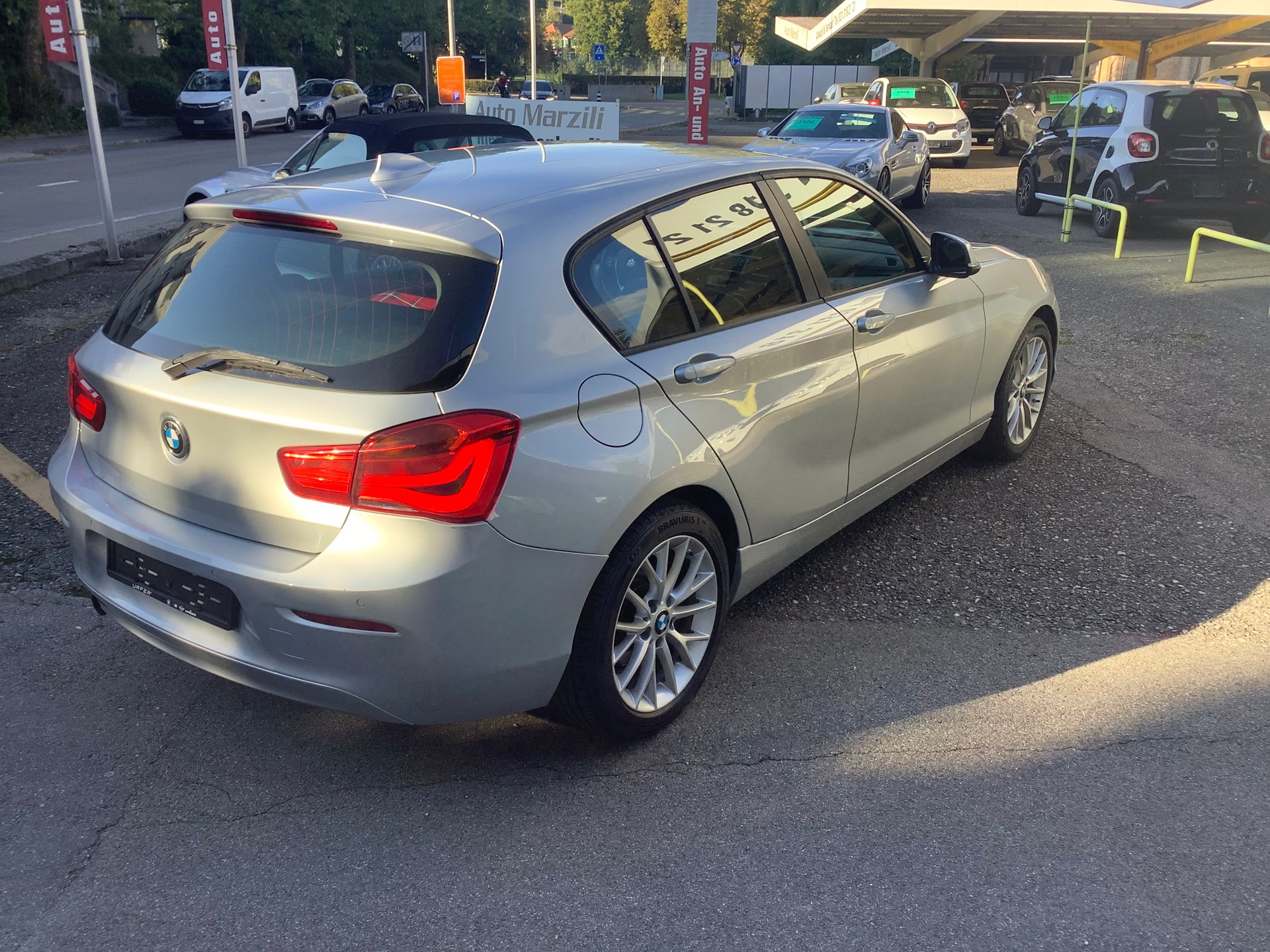 BMW 118i Sport Line Steptronic-image-12