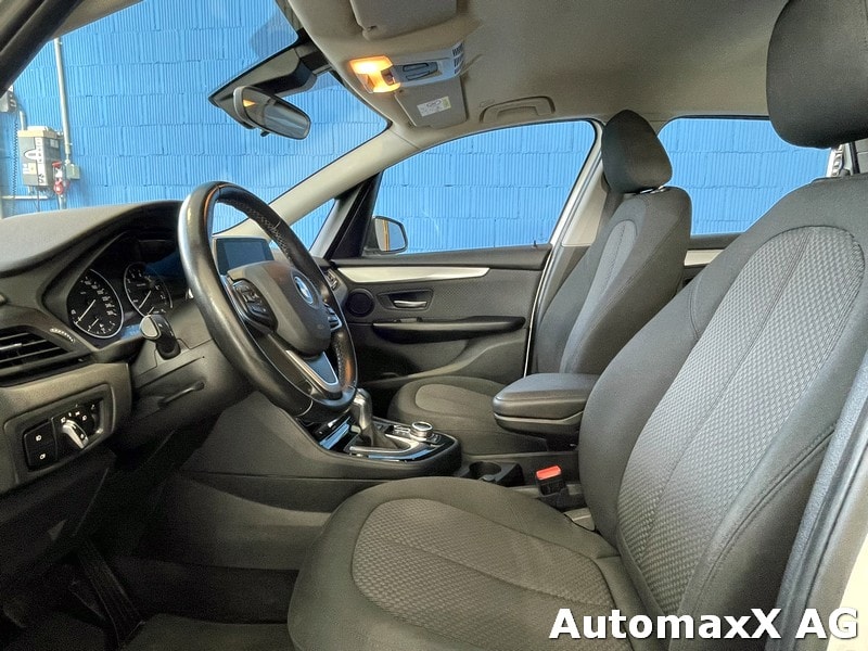 BMW 218i Active Tourer-image-6