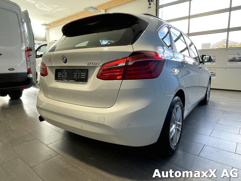 BMW 218i Active Tourer-image-5