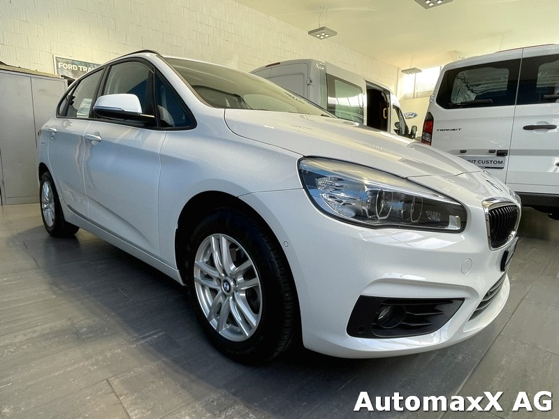 BMW 218i Active Tourer-image-2