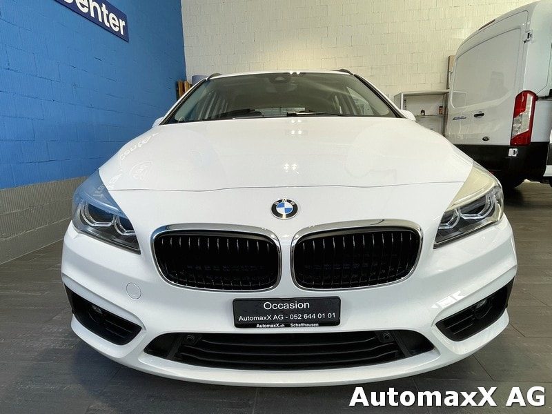 BMW 218i Active Tourer-image-1
