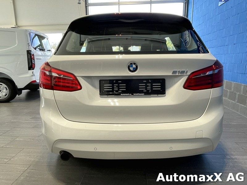 BMW 218i Active Tourer-image-4