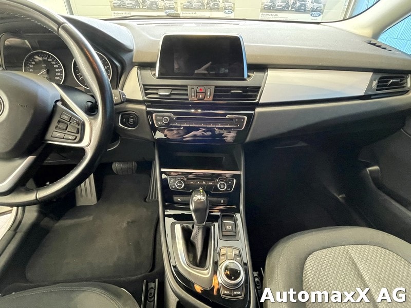 BMW 218i Active Tourer-image-8