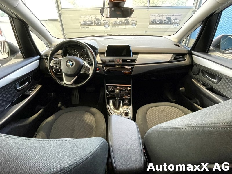 BMW 218i Active Tourer-image-9