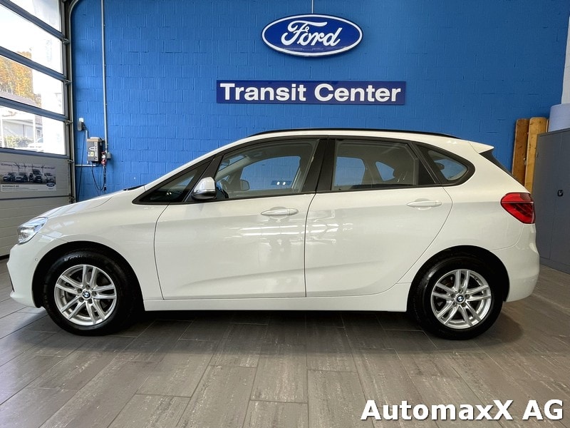 BMW 218i Active Tourer-image-0