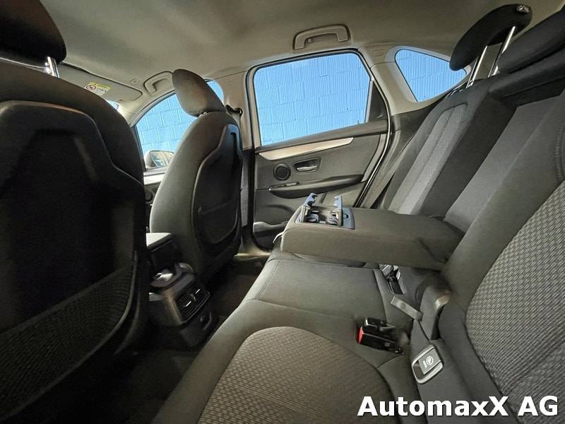 BMW 218i Active Tourer-image-11