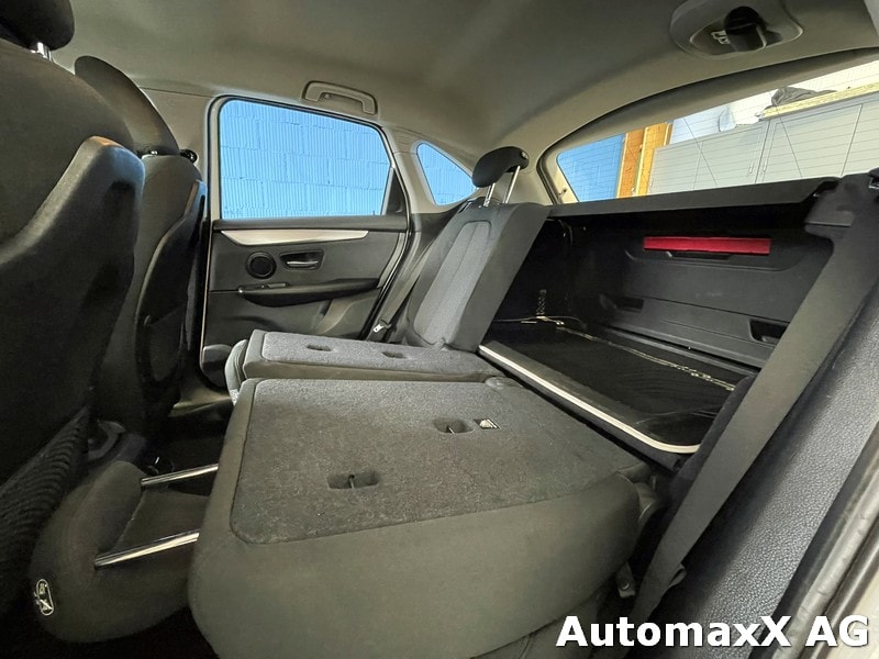 BMW 218i Active Tourer-image-12