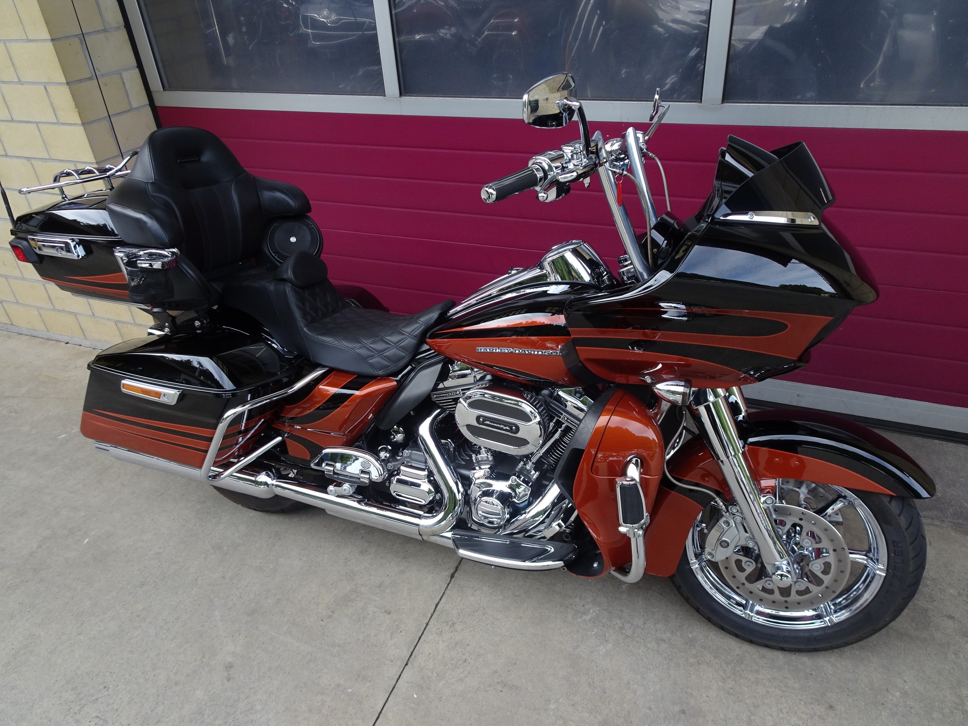 HARLEY-DAVIDSON FLTRUSE Road Glide Ultra ABS CVO-image-15