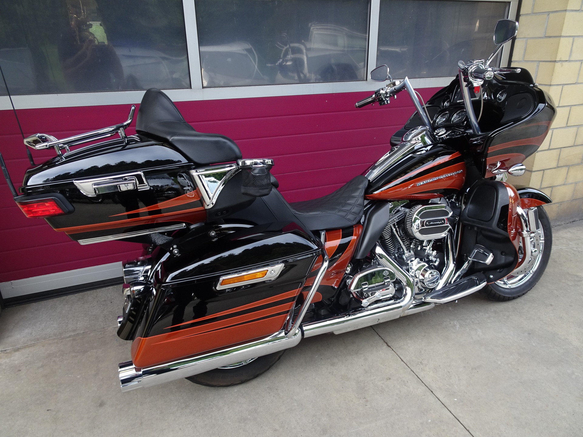HARLEY-DAVIDSON FLTRUSE Road Glide Ultra ABS CVO-showroom-element-3