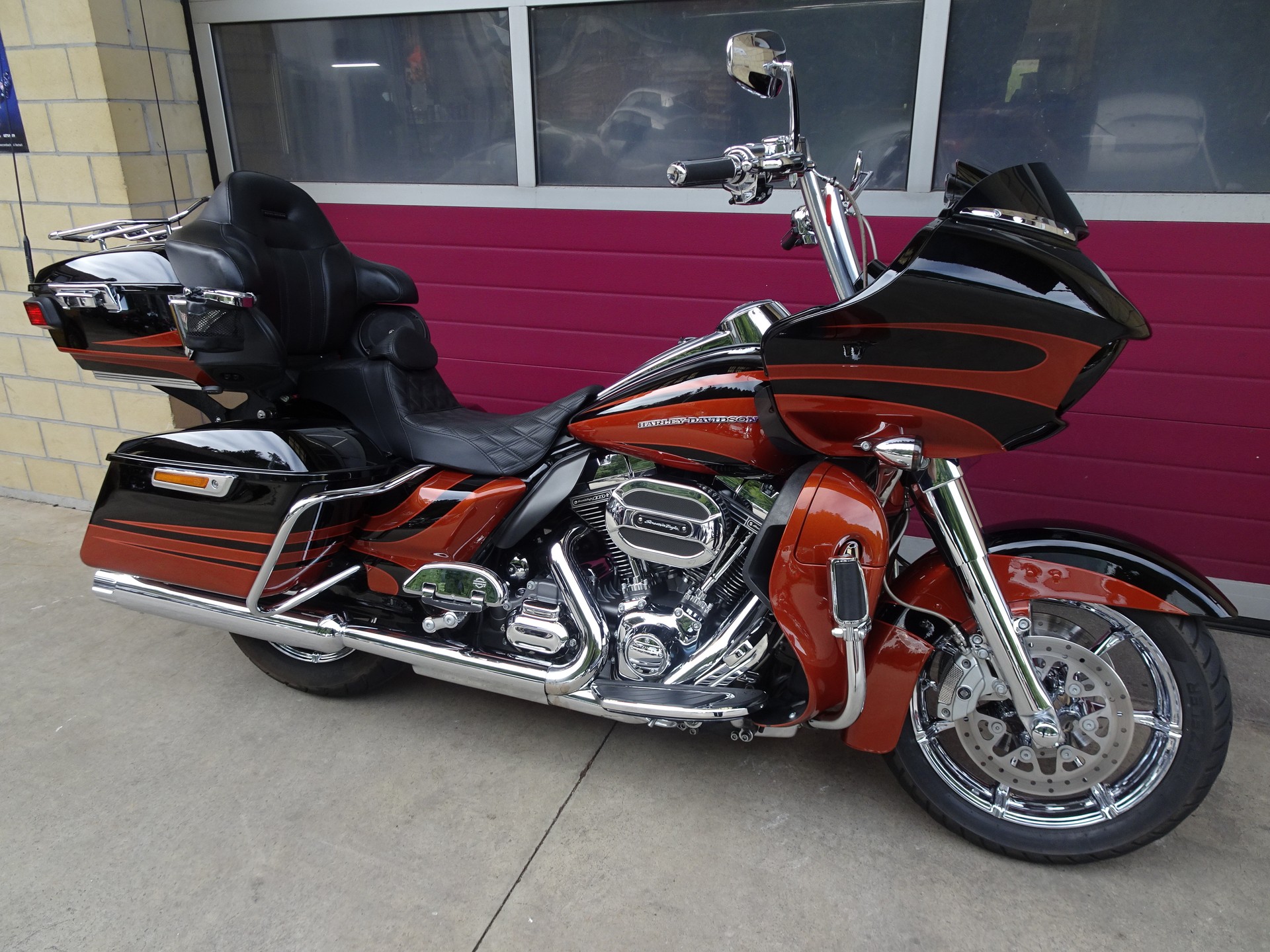 HARLEY-DAVIDSON FLTRUSE Road Glide Ultra ABS CVO-showroom-element-2
