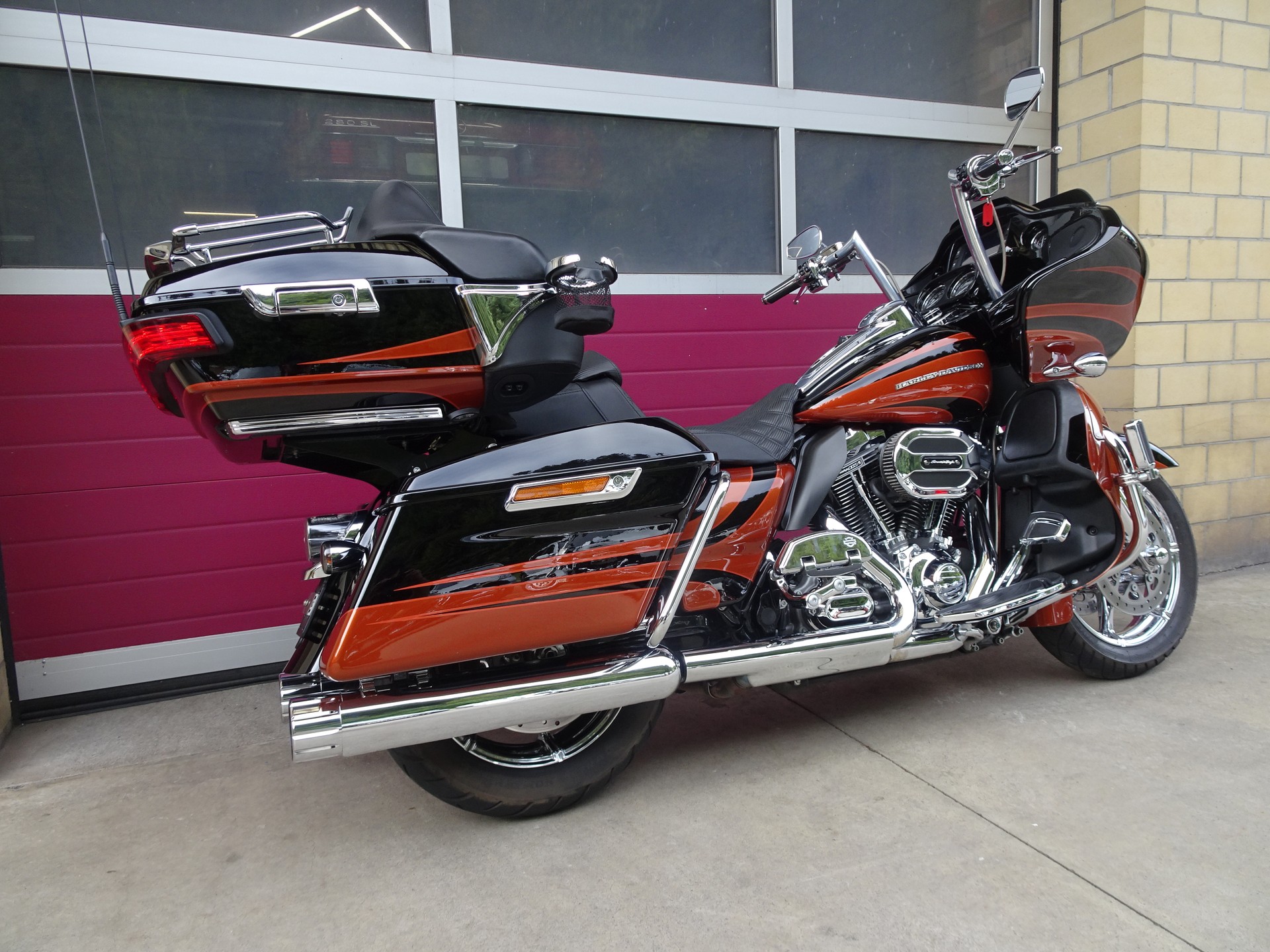 HARLEY-DAVIDSON FLTRUSE Road Glide Ultra ABS CVO-image-8