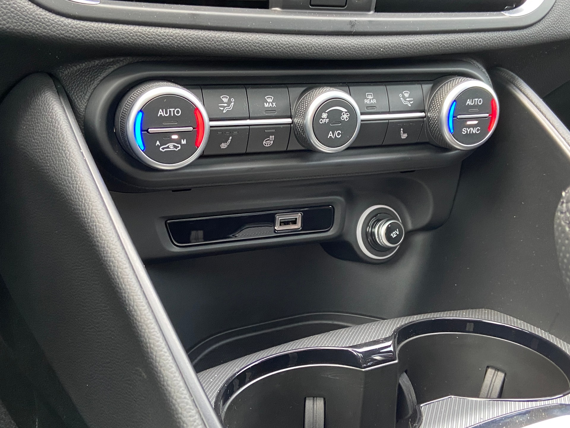ALFA ROMEO Giulia 2.0 Veloce Premium Sky Q4 AT8-image-14
