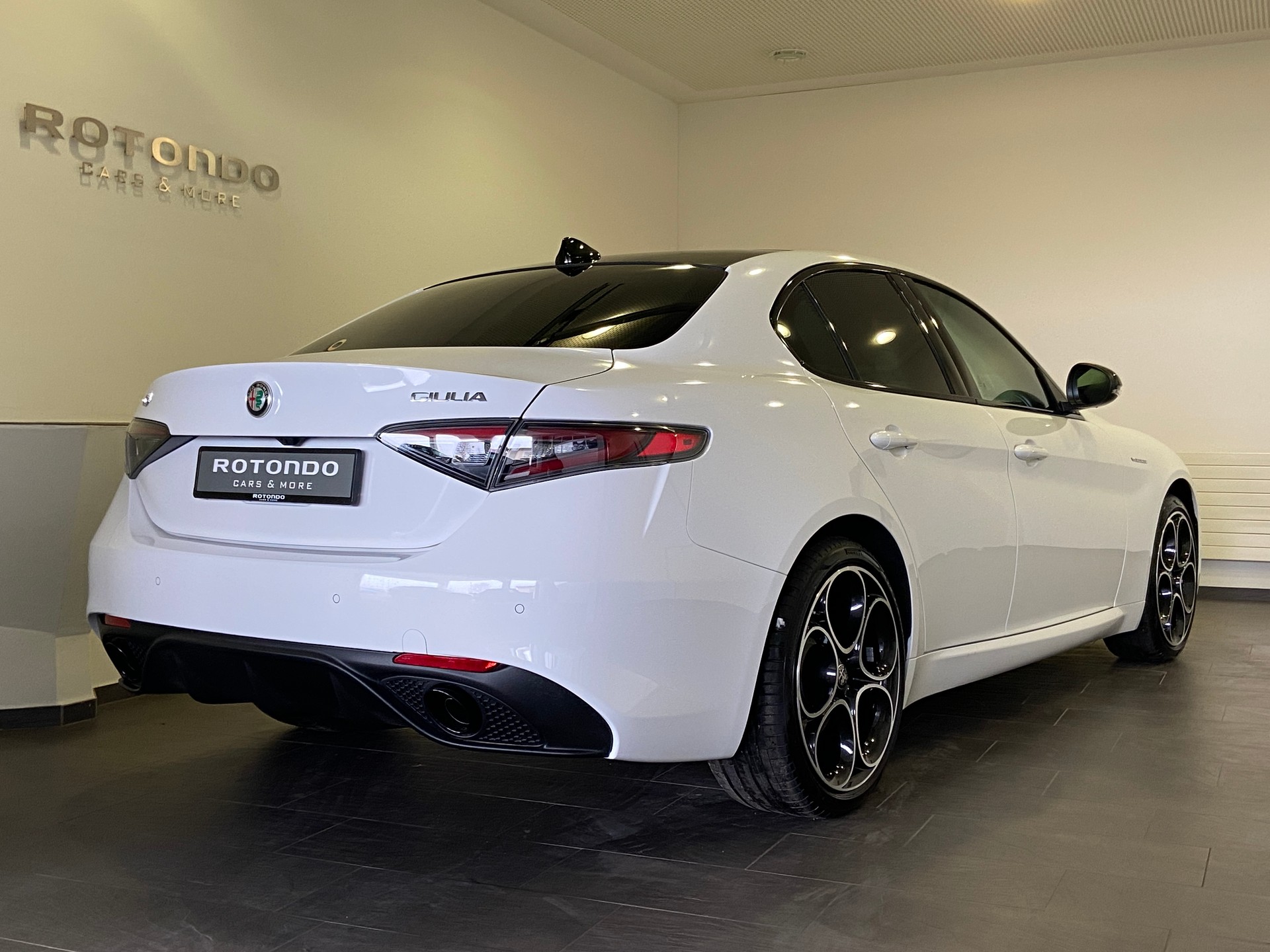 ALFA ROMEO Giulia 2.0 Veloce Premium Sky Q4 AT8-showroom-element-1