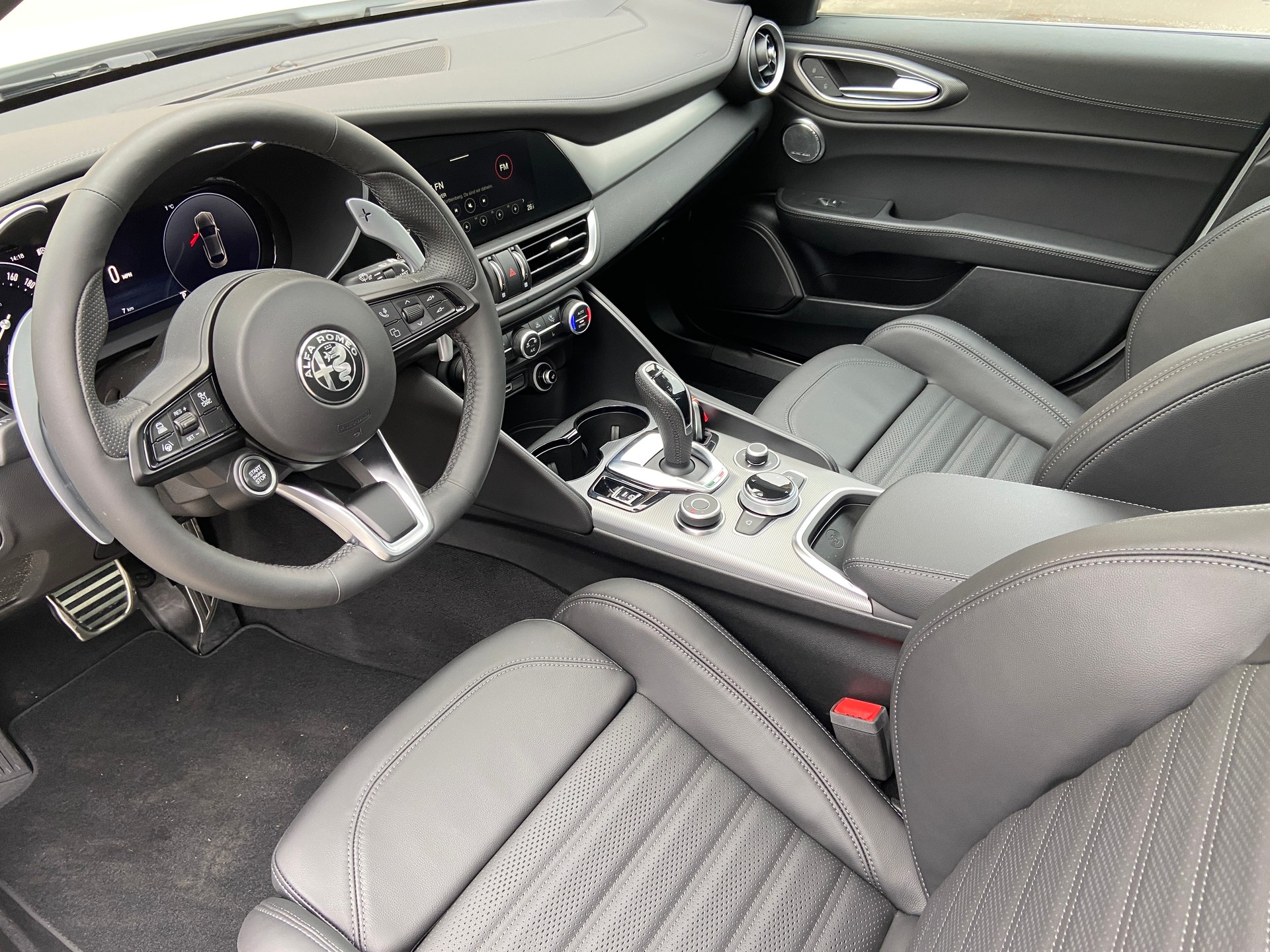 ALFA ROMEO Giulia 2.0 Veloce Premium Sky Q4 AT8-image-6