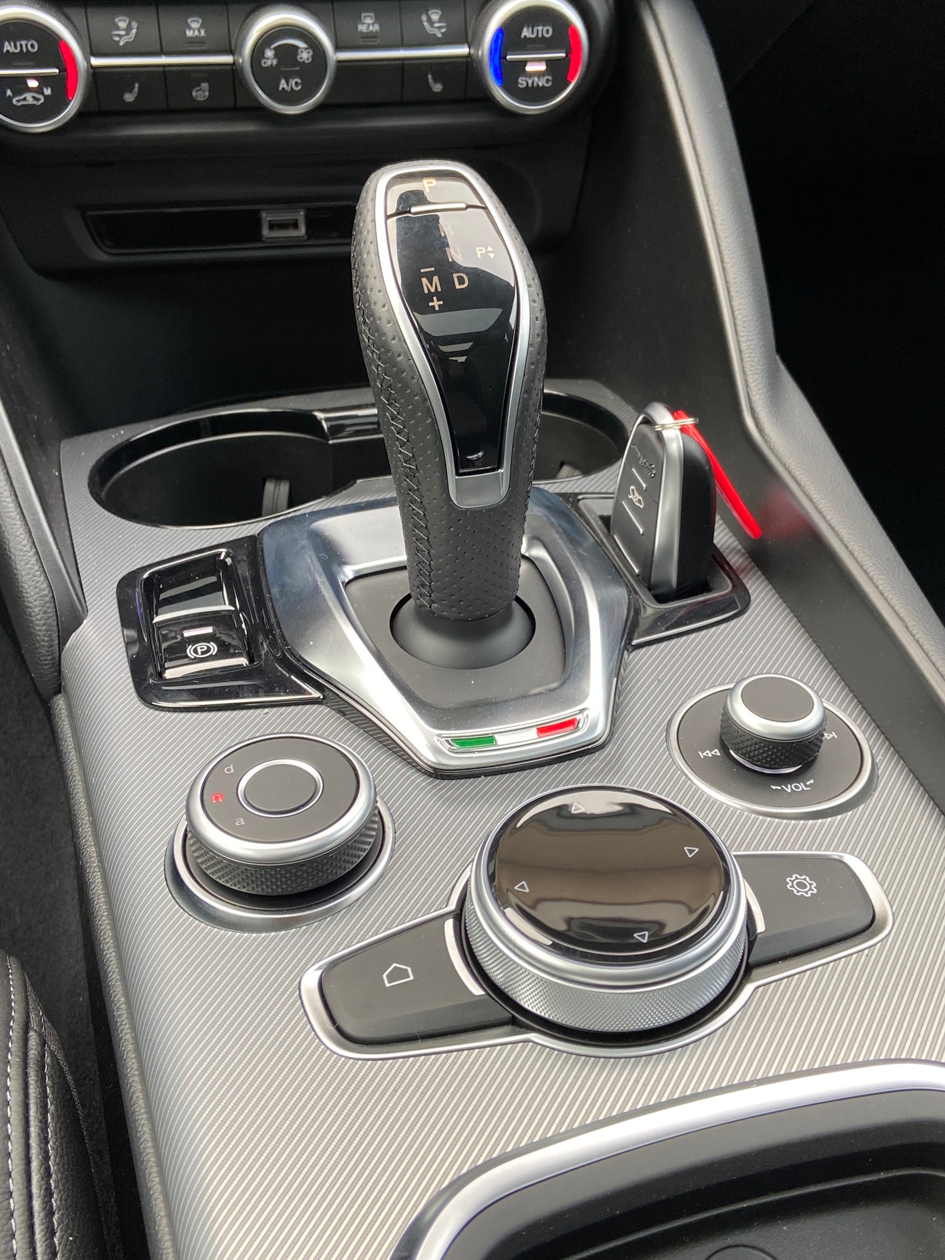 ALFA ROMEO Giulia 2.0 Veloce Premium Sky Q4 AT8-image-12