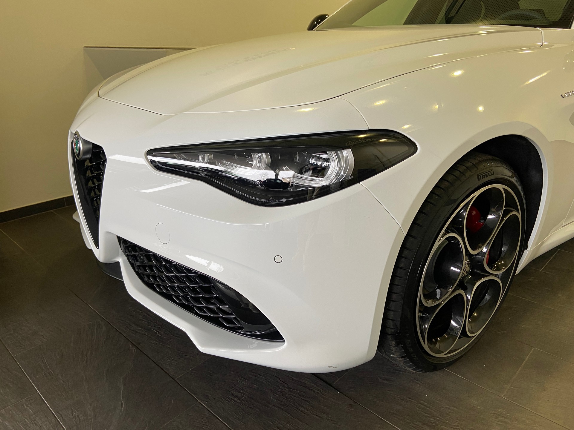 ALFA ROMEO Giulia 2.0 Veloce Premium Sky Q4 AT8-showroom-element-2