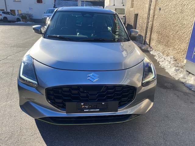 SUZUKI Swift 1.2 1st Edition Top Hybrid 4x4-image-4