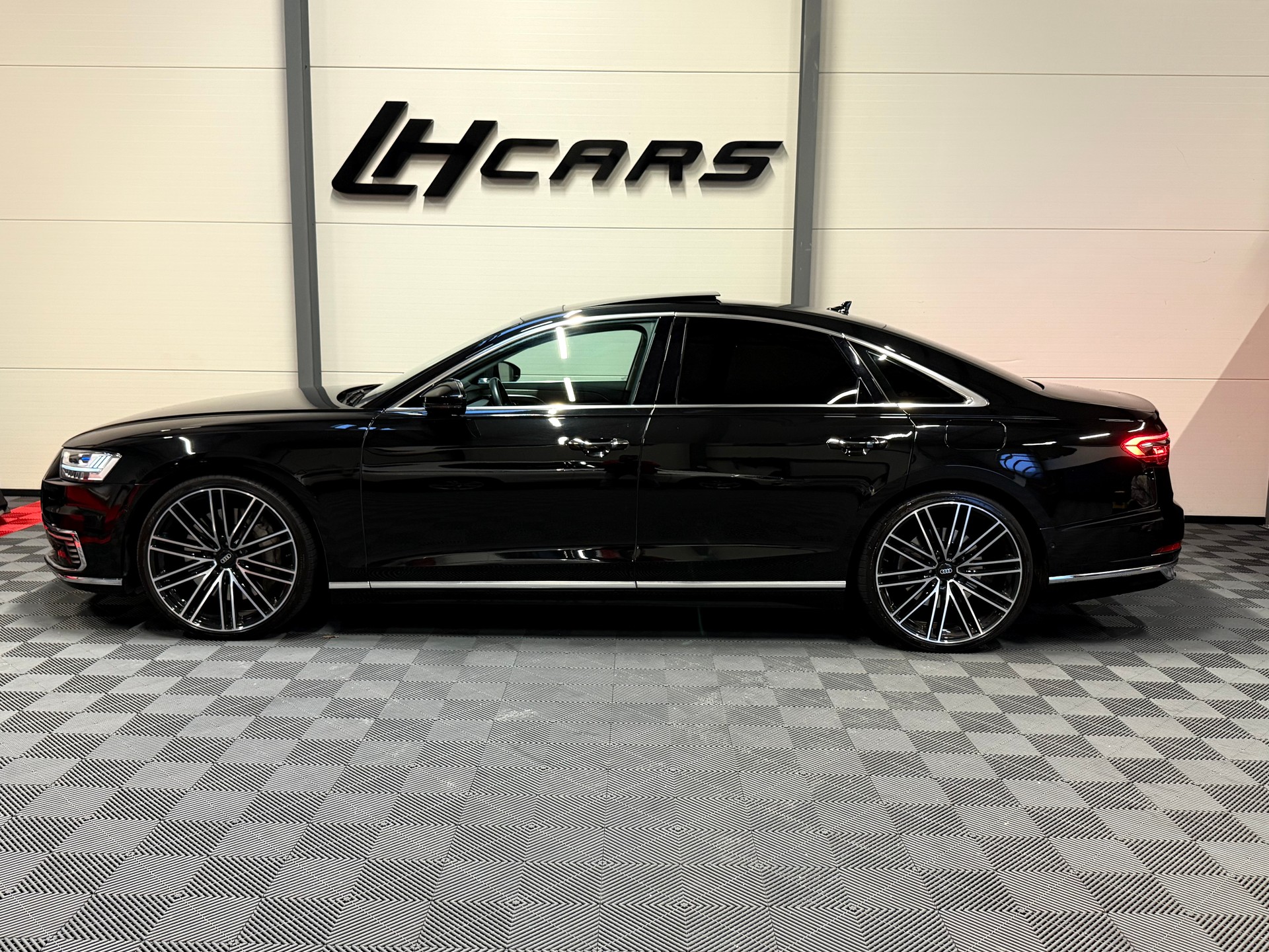 AUDI A8 3.0 60 TFSI e quattro T-Tronic-image-1