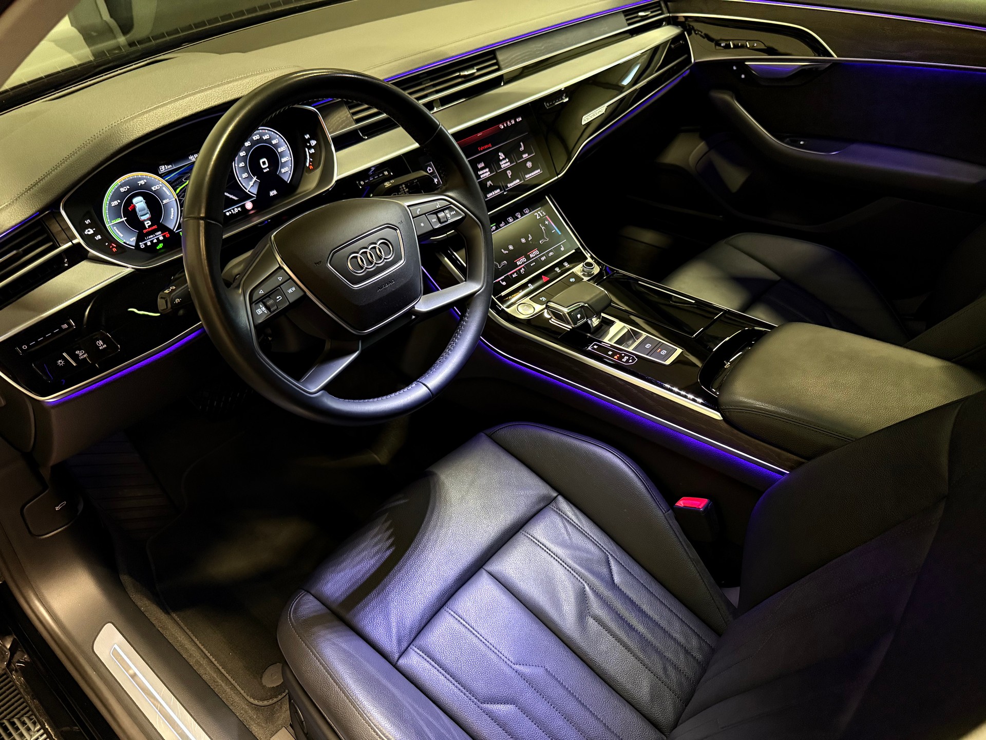 AUDI A8 3.0 60 TFSI e quattro T-Tronic-image-11