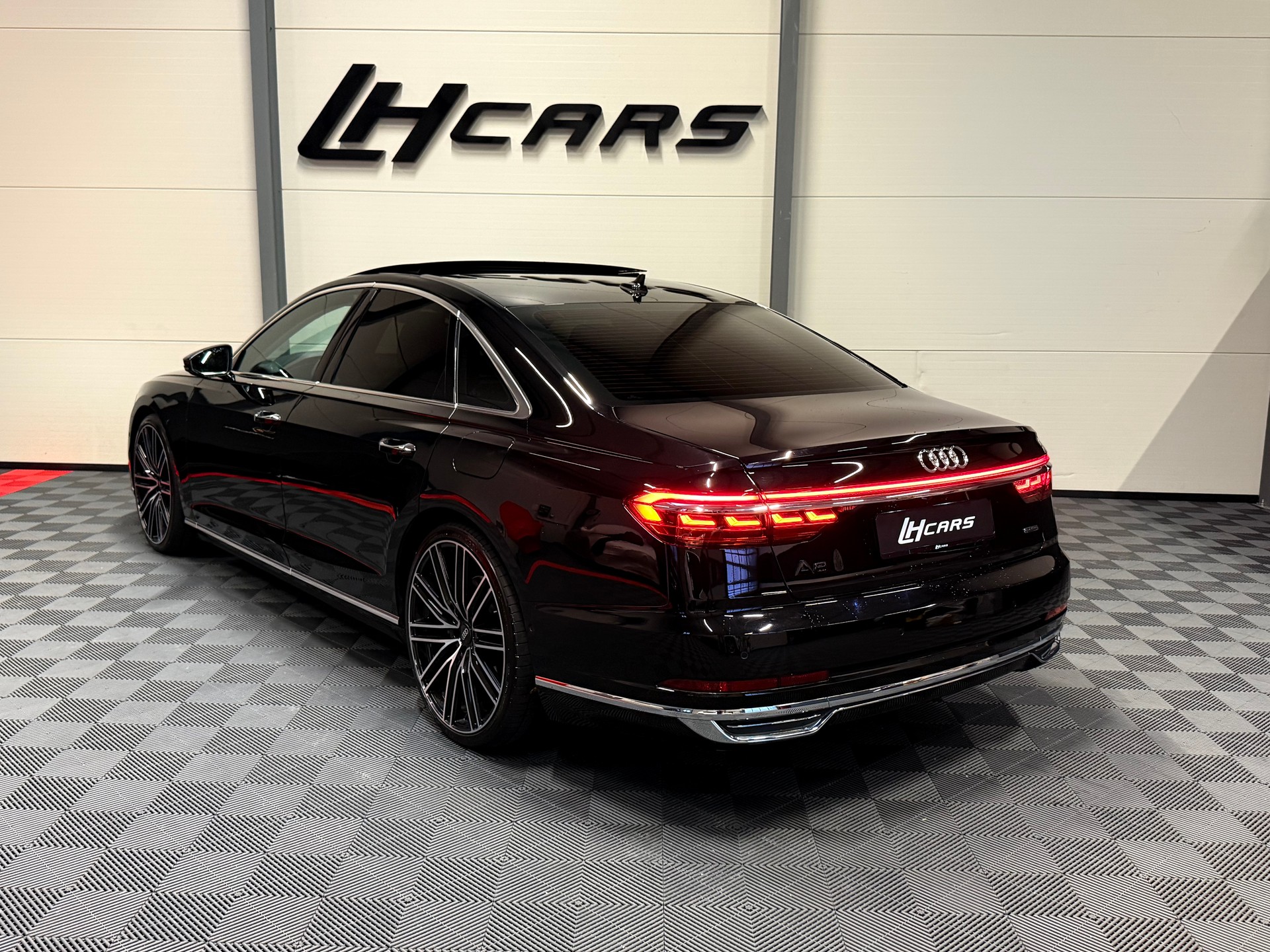 AUDI A8 3.0 60 TFSI e quattro T-Tronic-image-2
