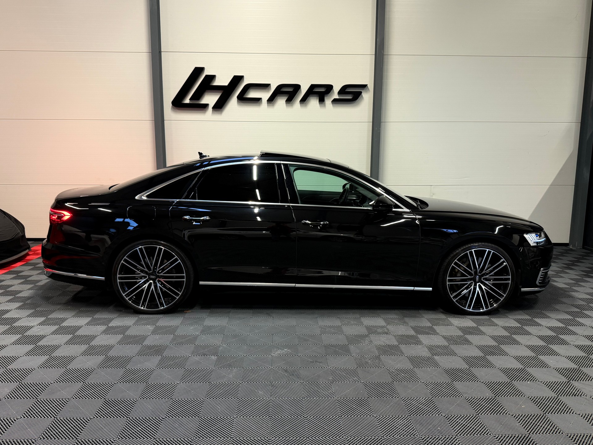 AUDI A8 3.0 60 TFSI e quattro T-Tronic-image-3