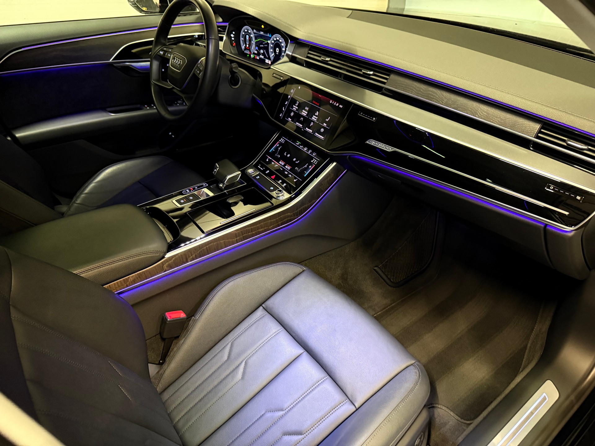 AUDI A8 3.0 60 TFSI e quattro T-Tronic-image-7