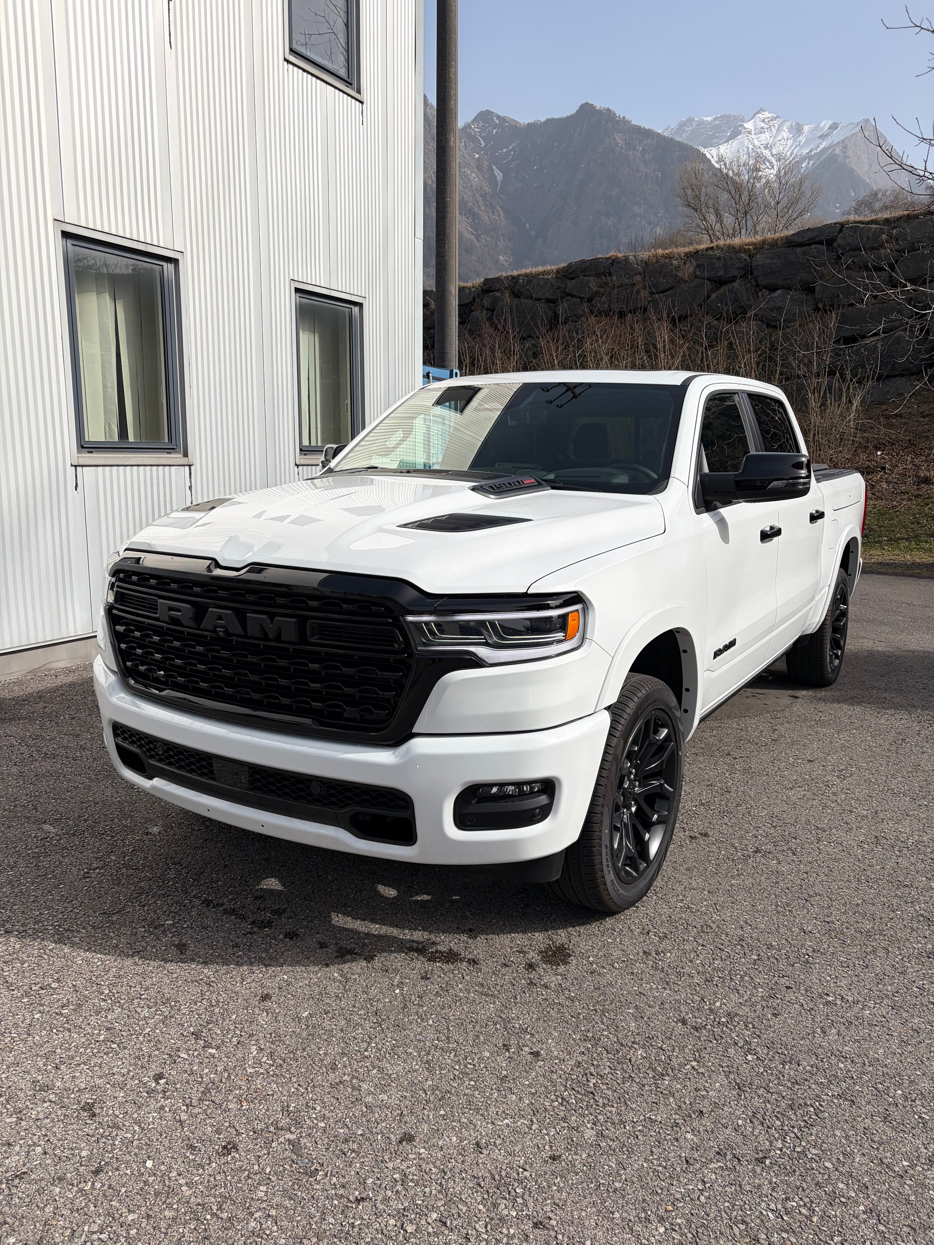DODGE Ram 1500 Limited Crew Cab 3.0l Hurricane 540 PS