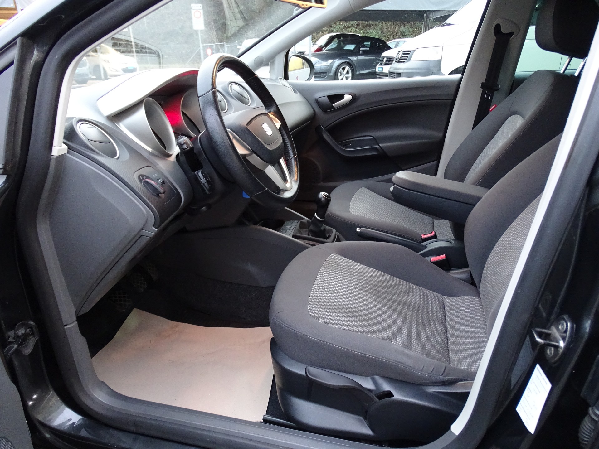 SEAT Ibiza ST 1.4 Style-image-19