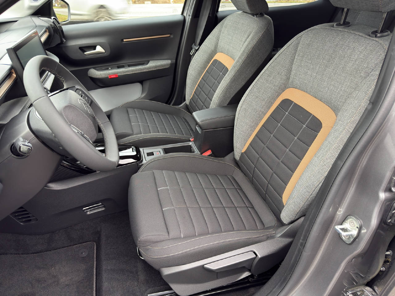 CITROEN e-C3 Aircross Plus-image-4