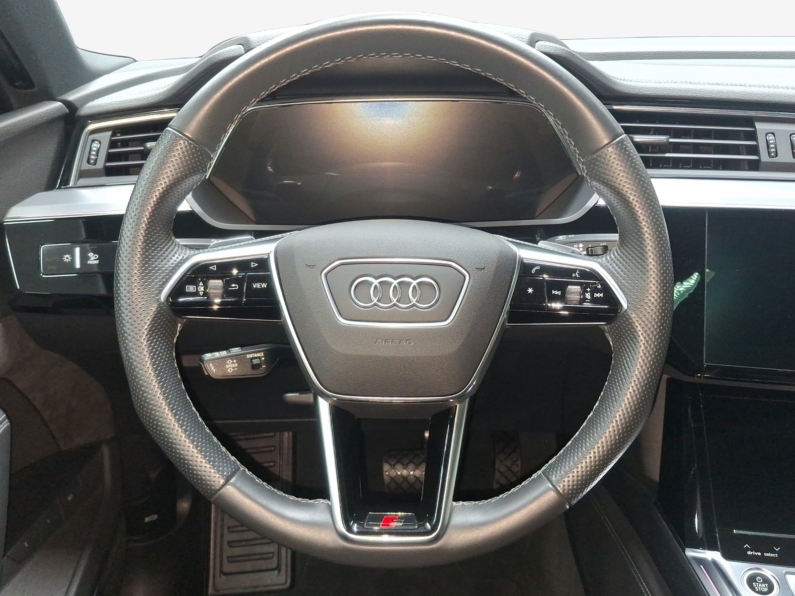 AUDI e-tron 55 Sportback S Line quattro-image-10