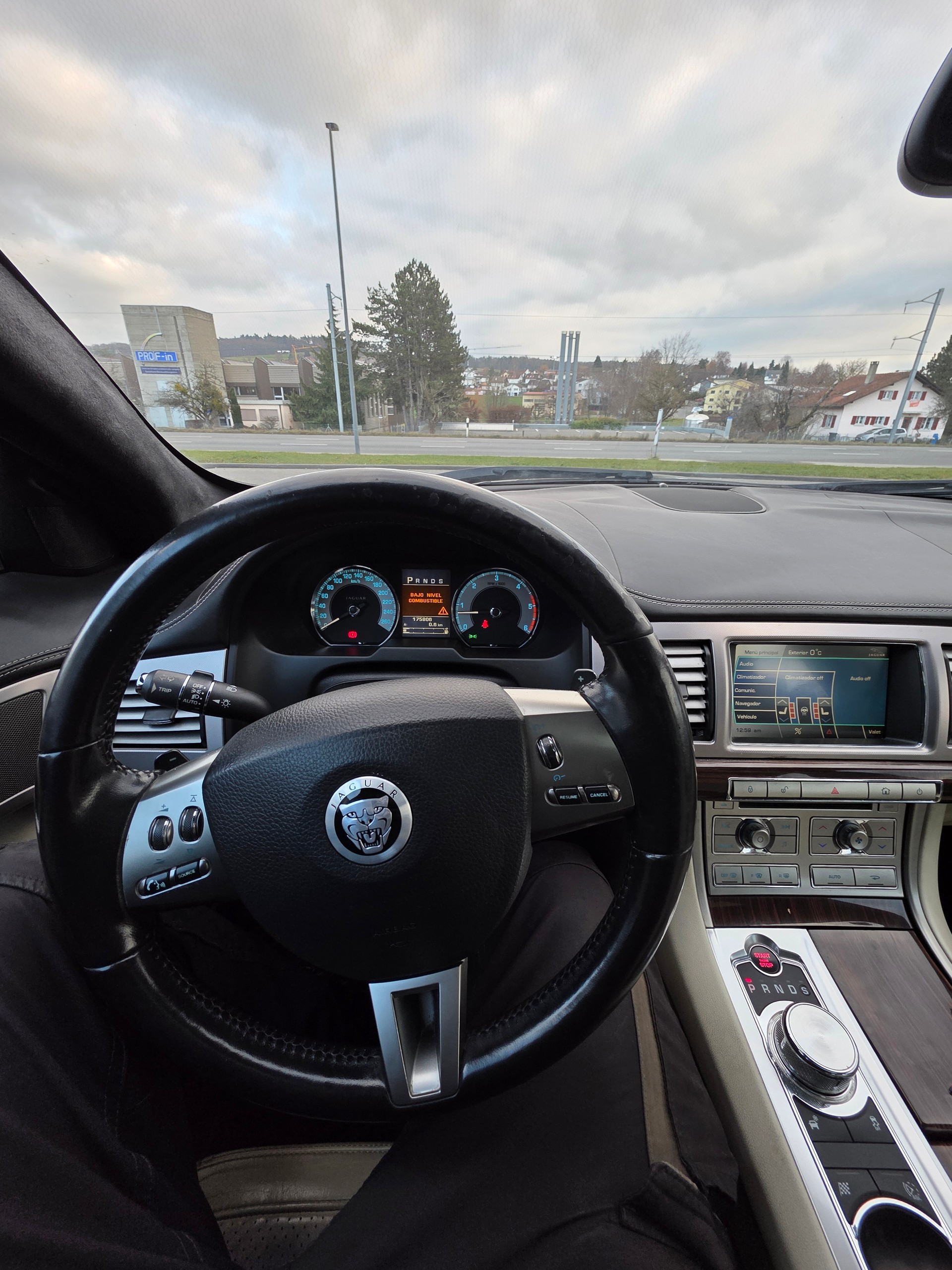 JAGUAR XF 3.0d S V6 Premium Luxury-image-8