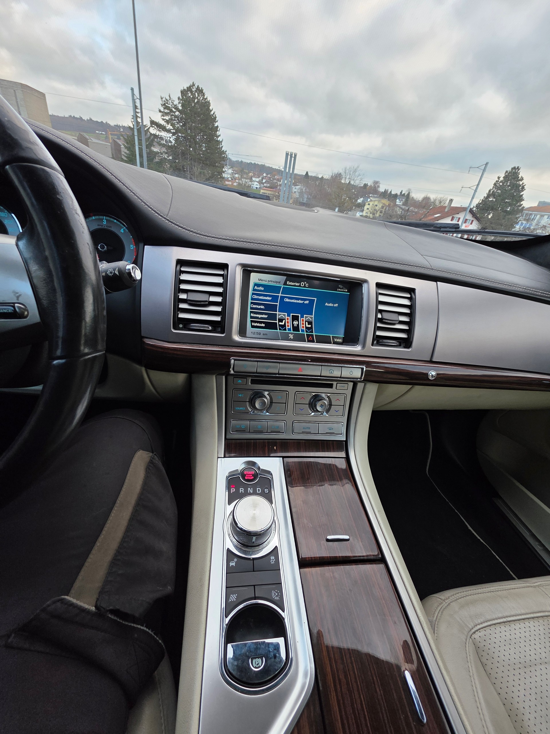 JAGUAR XF 3.0d S V6 Premium Luxury-image-9