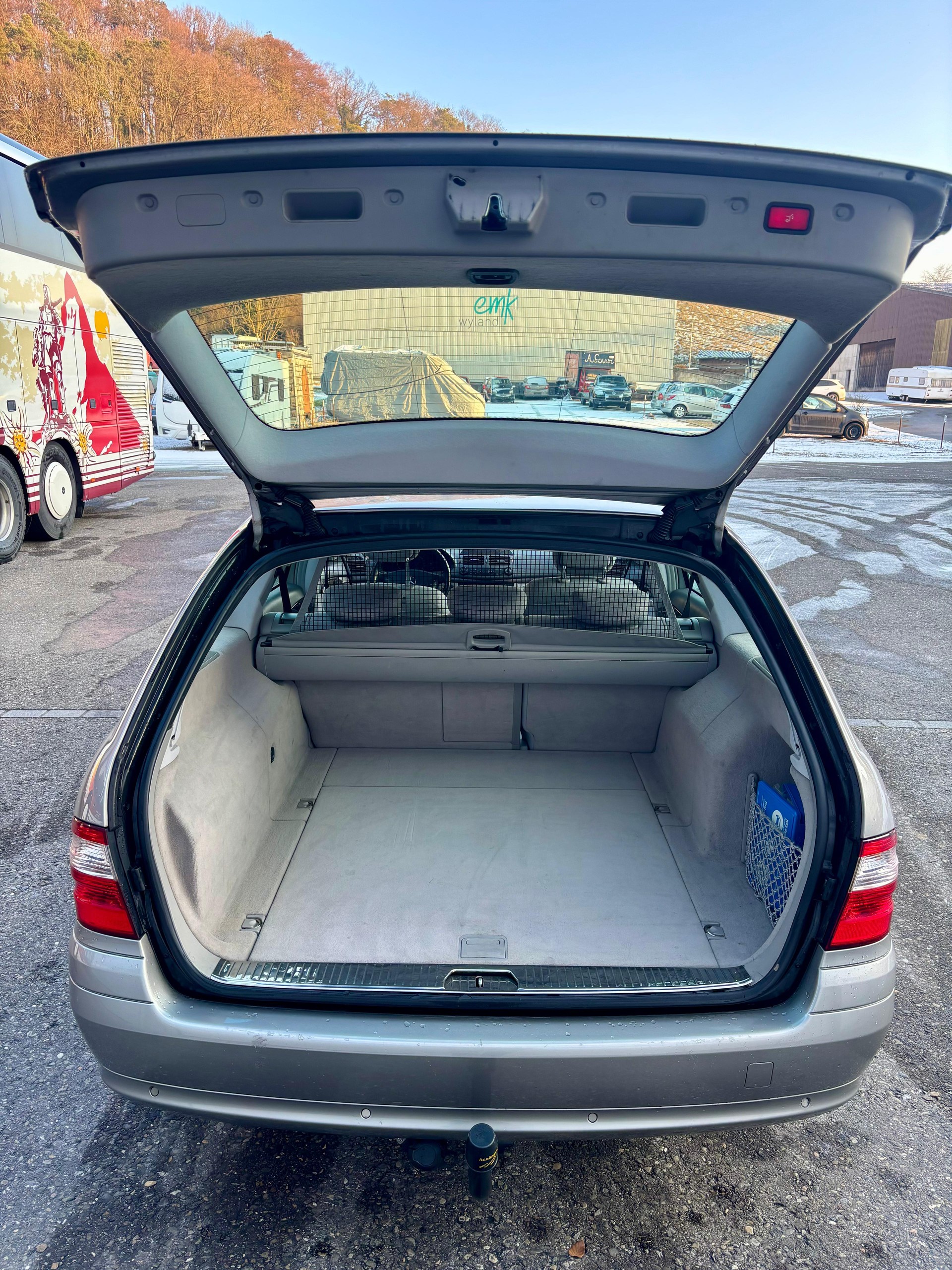 MERCEDES-BENZ E 320 CDI Classic Automatic-image-7