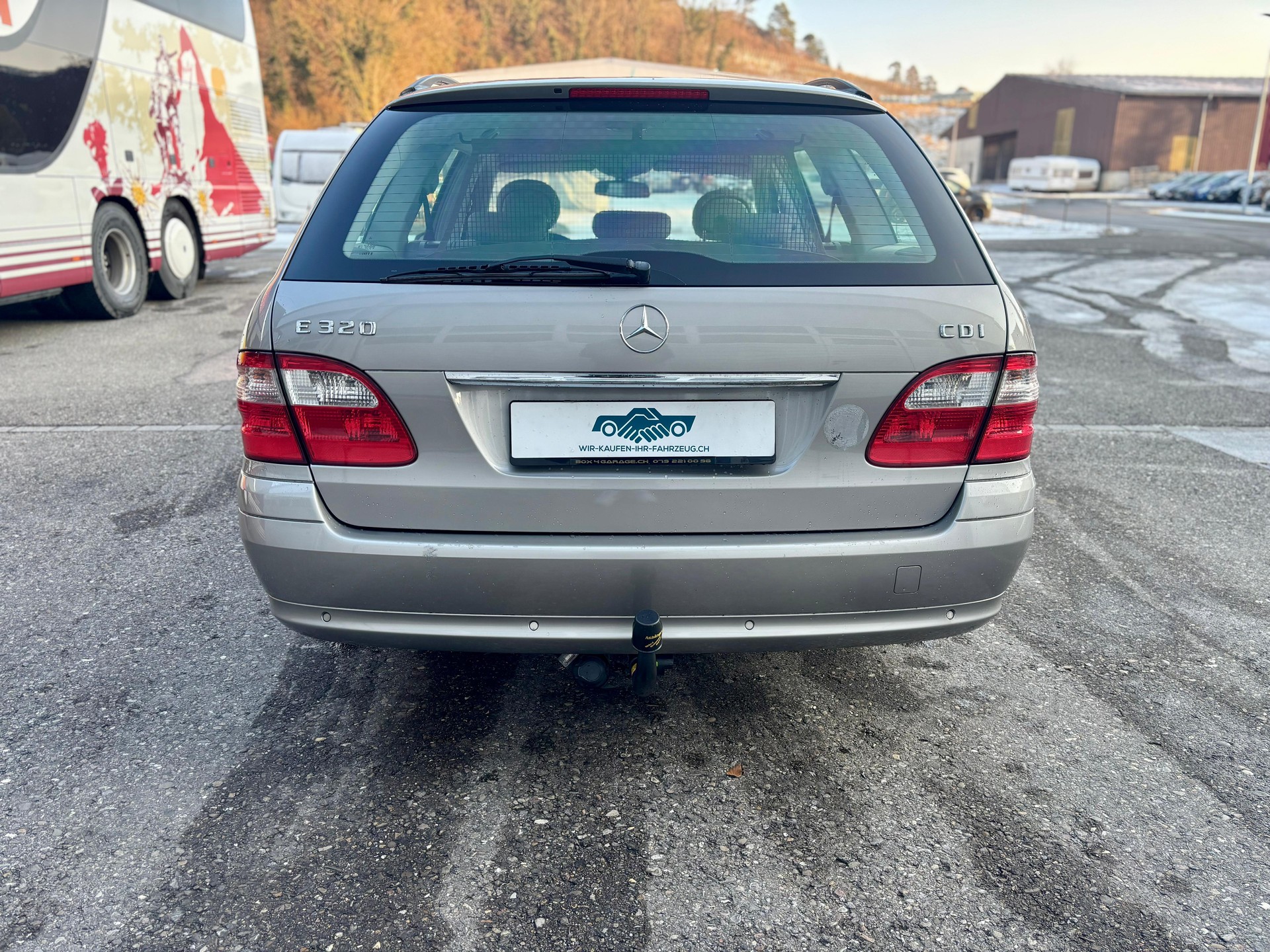 MERCEDES-BENZ E 320 CDI Classic Automatic-image-4