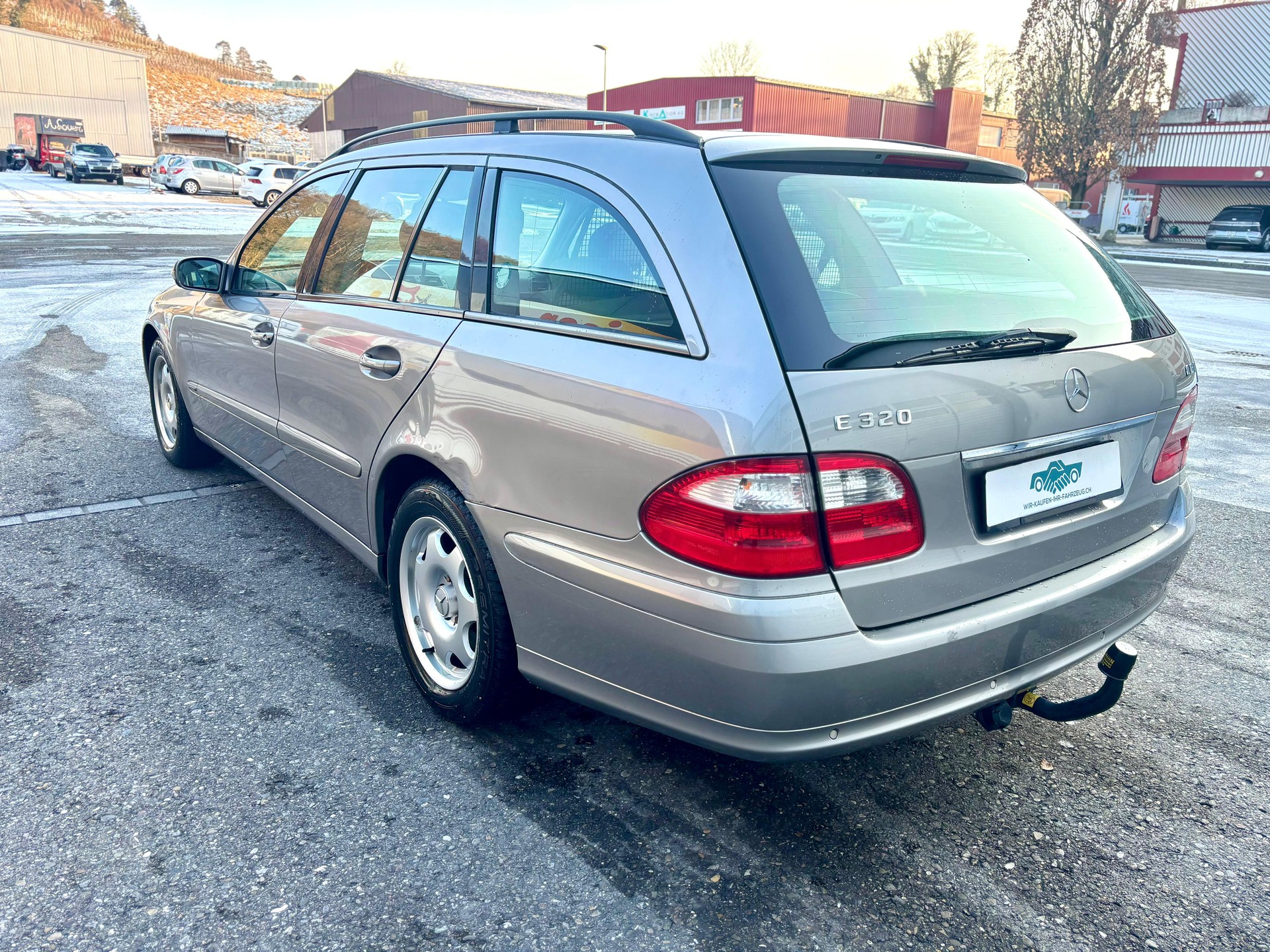 MERCEDES-BENZ E 320 CDI Classic Automatic-image-5