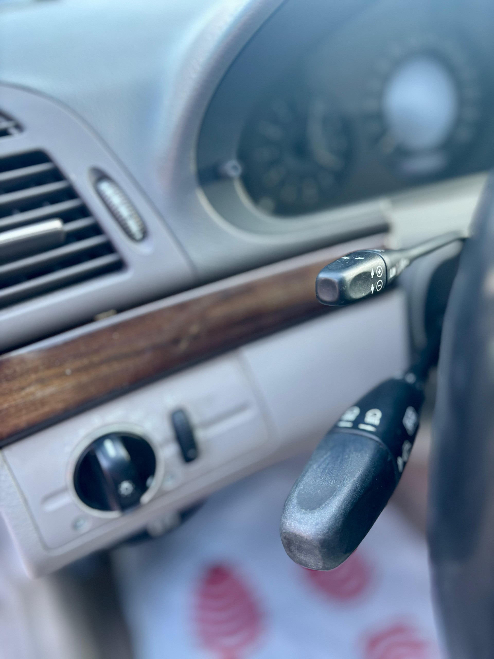 MERCEDES-BENZ E 320 CDI Classic Automatic-image-13