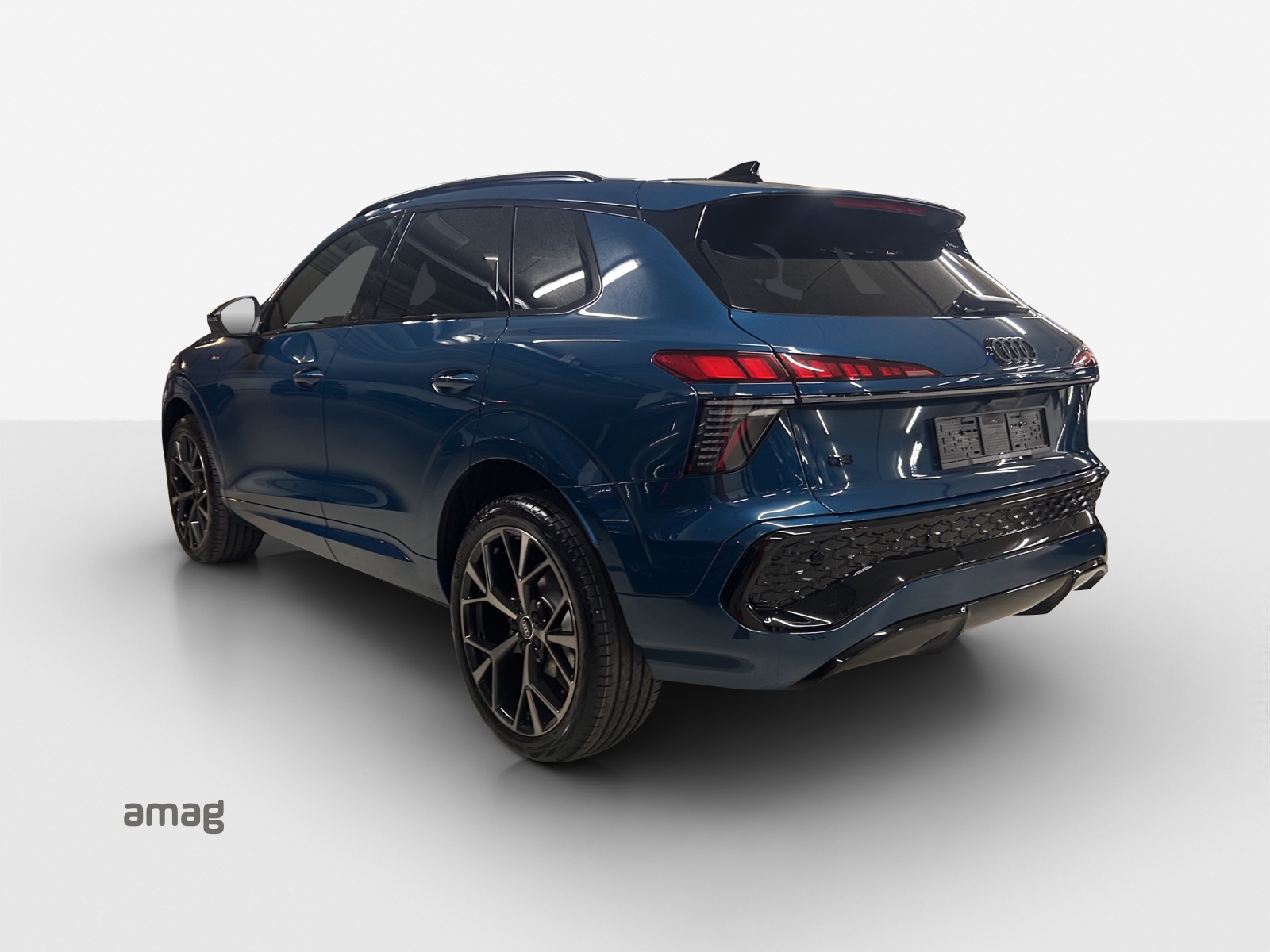 AUDI Q3 SUV 110 kW TFSI S tronic-image-2