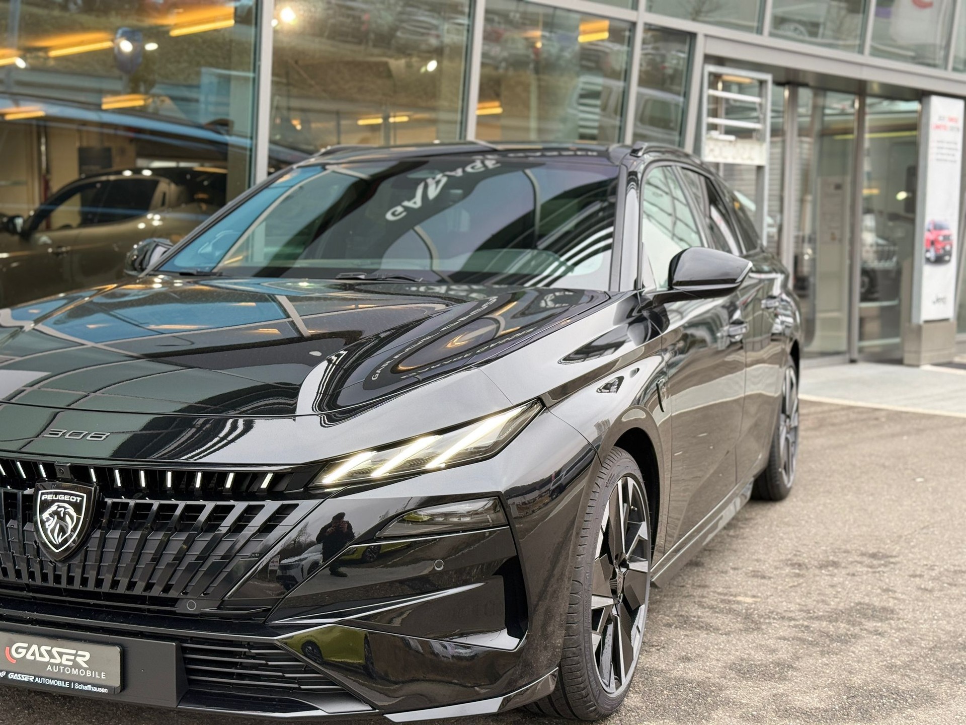 PEUGEOT 308 SW 1.6 PHEV 195 GT-image-1