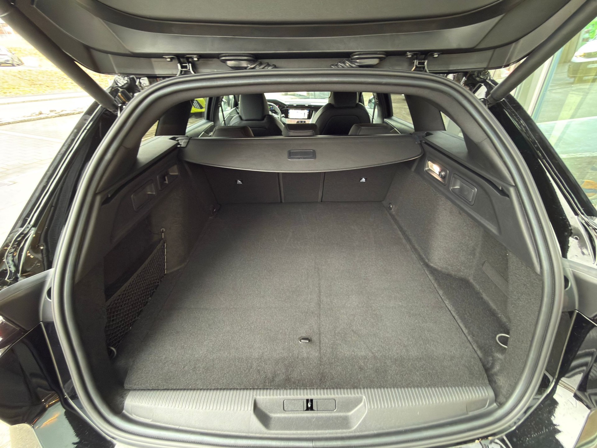PEUGEOT 308 SW 1.6 PHEV 195 GT-image-13