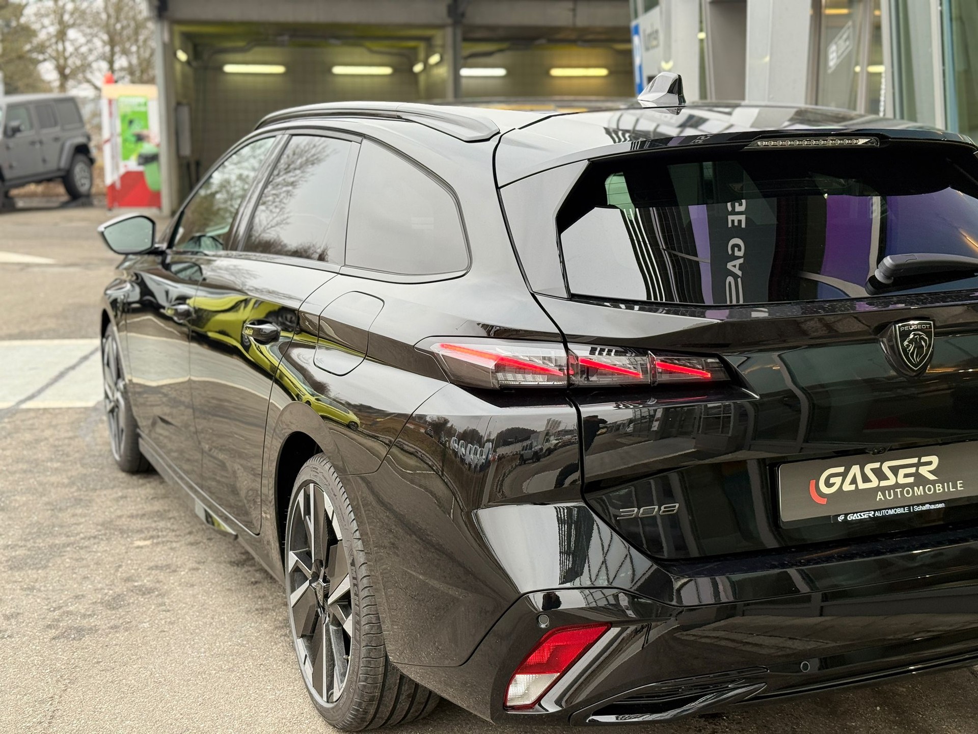 PEUGEOT 308 SW 1.6 PHEV 195 GT-image-4