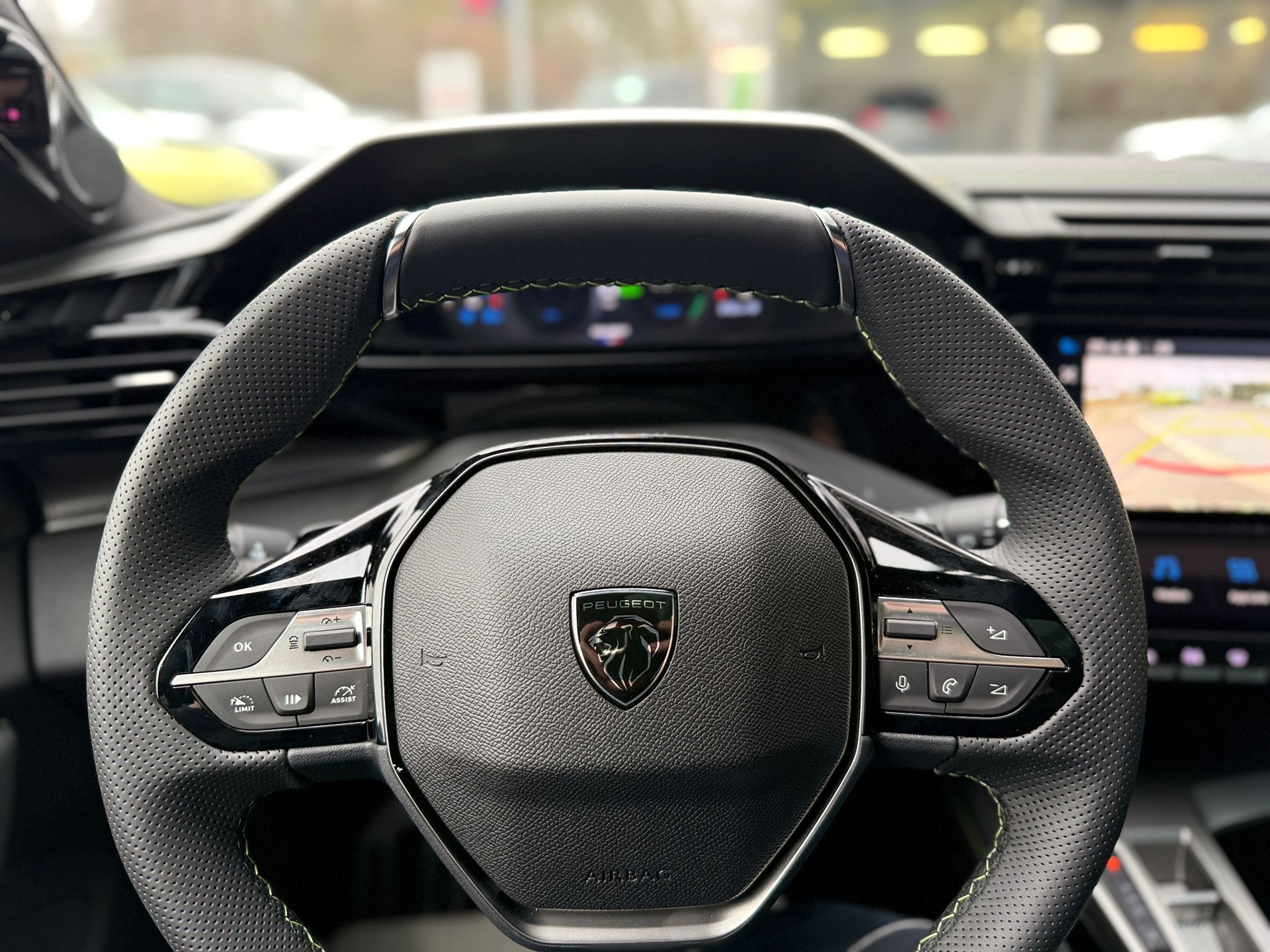PEUGEOT 308 SW 1.6 PHEV 195 GT-image-9
