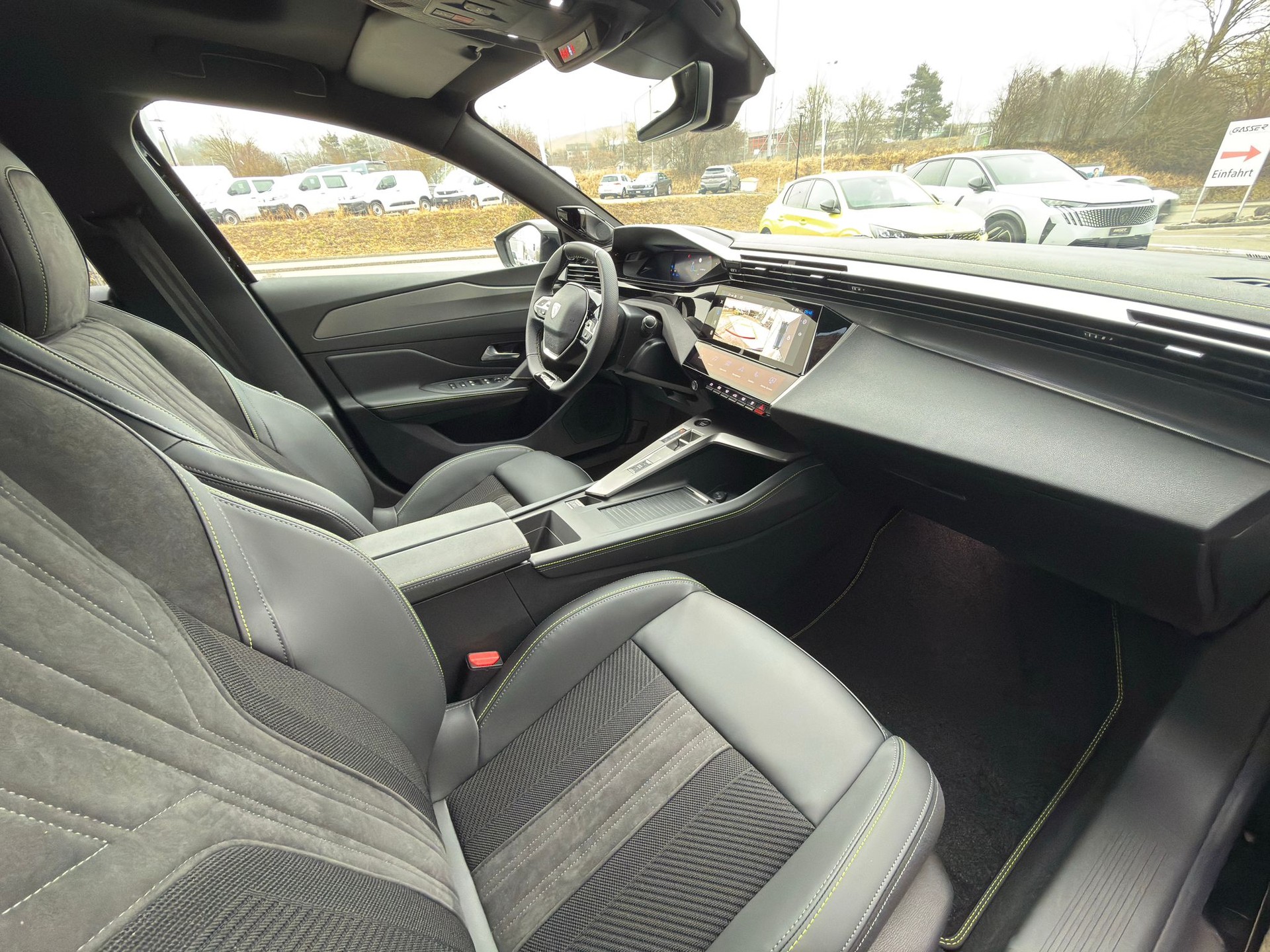 PEUGEOT 308 SW 1.6 PHEV 195 GT-image-10