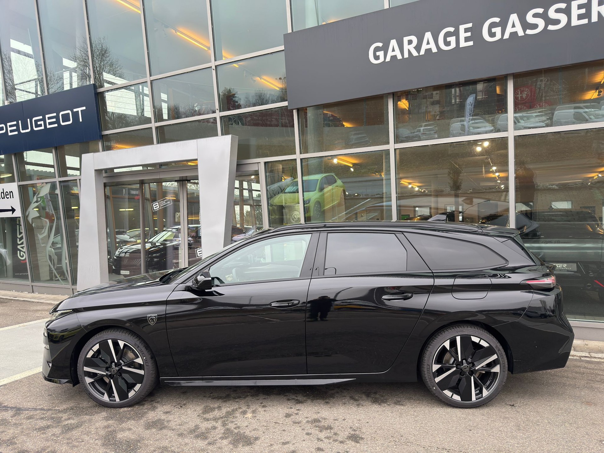PEUGEOT 308 SW 1.6 PHEV 195 GT-image-2