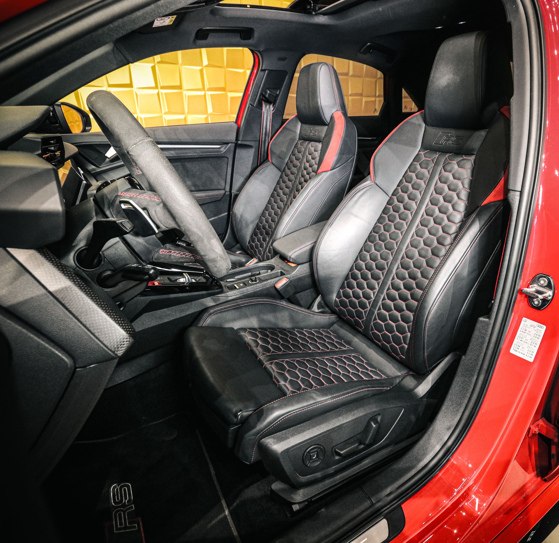 AUDI RS3 Limousine 2.5 TSI quattro S-tronic FULL-image-9