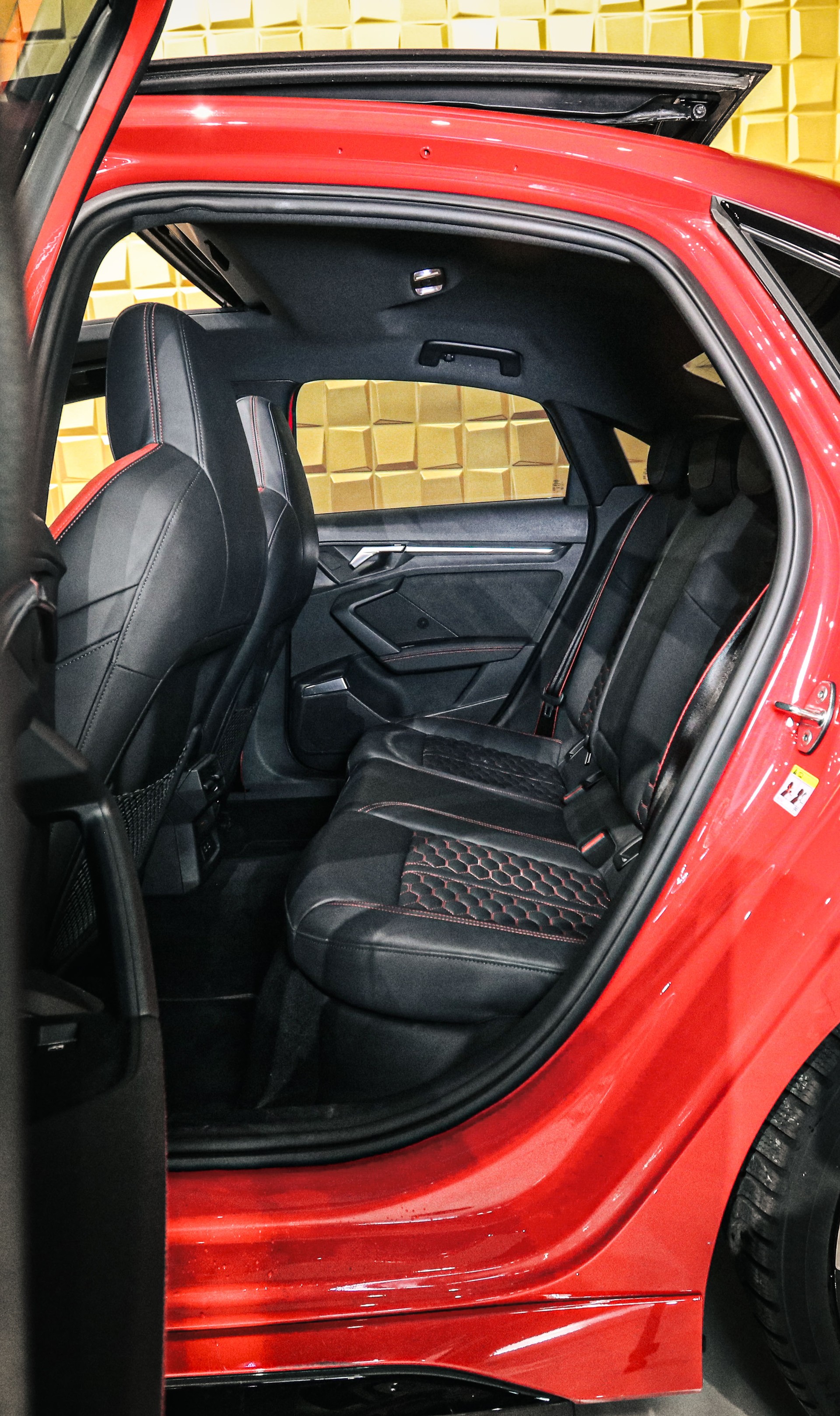 AUDI RS3 Limousine 2.5 TSI quattro S-tronic FULL-image-11