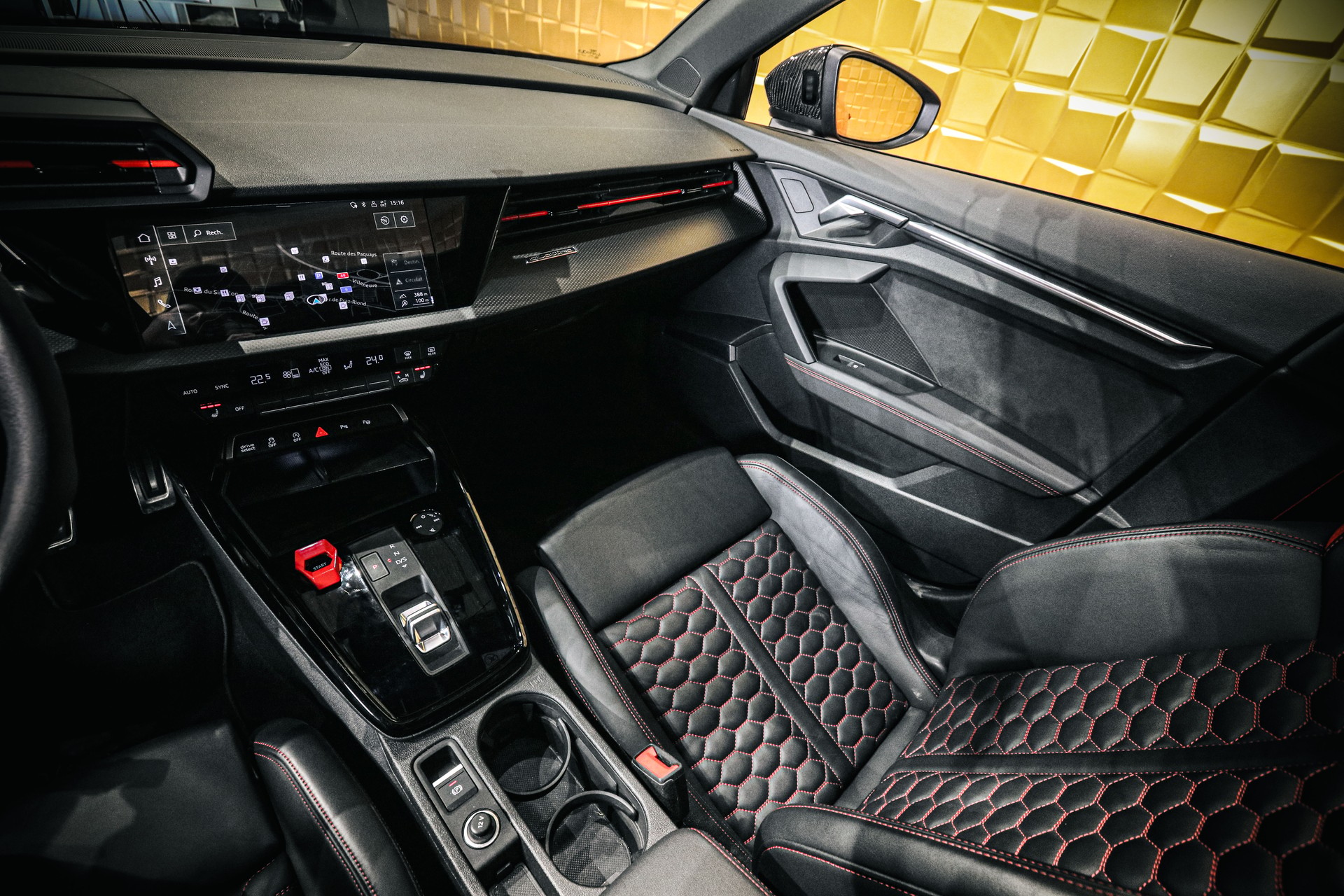 AUDI RS3 Limousine 2.5 TSI quattro S-tronic FULL-image-15
